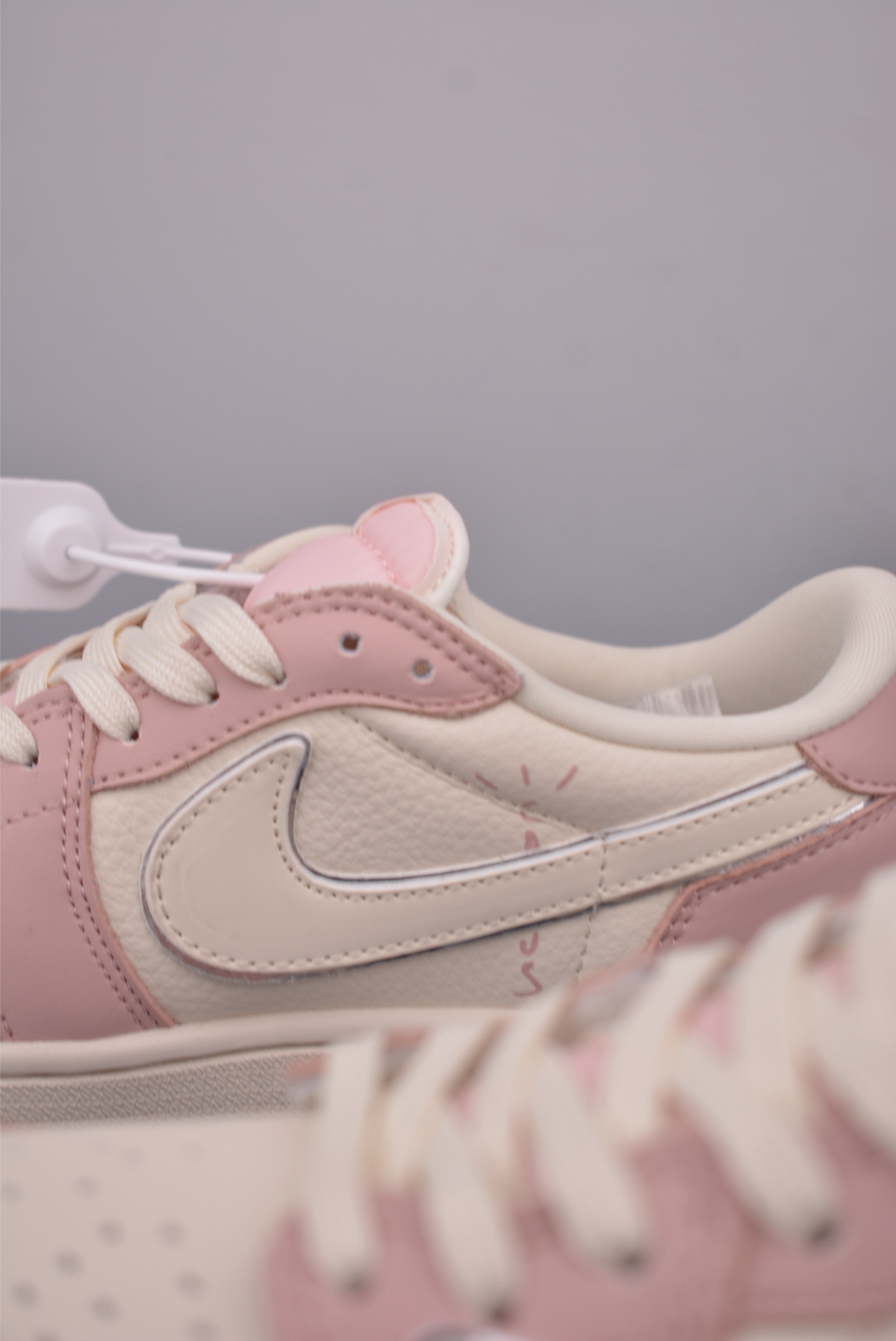 Fragment x Travis Scott x Labubu Air Jordan 1 Low 三方联名倒钩 LD2028-057