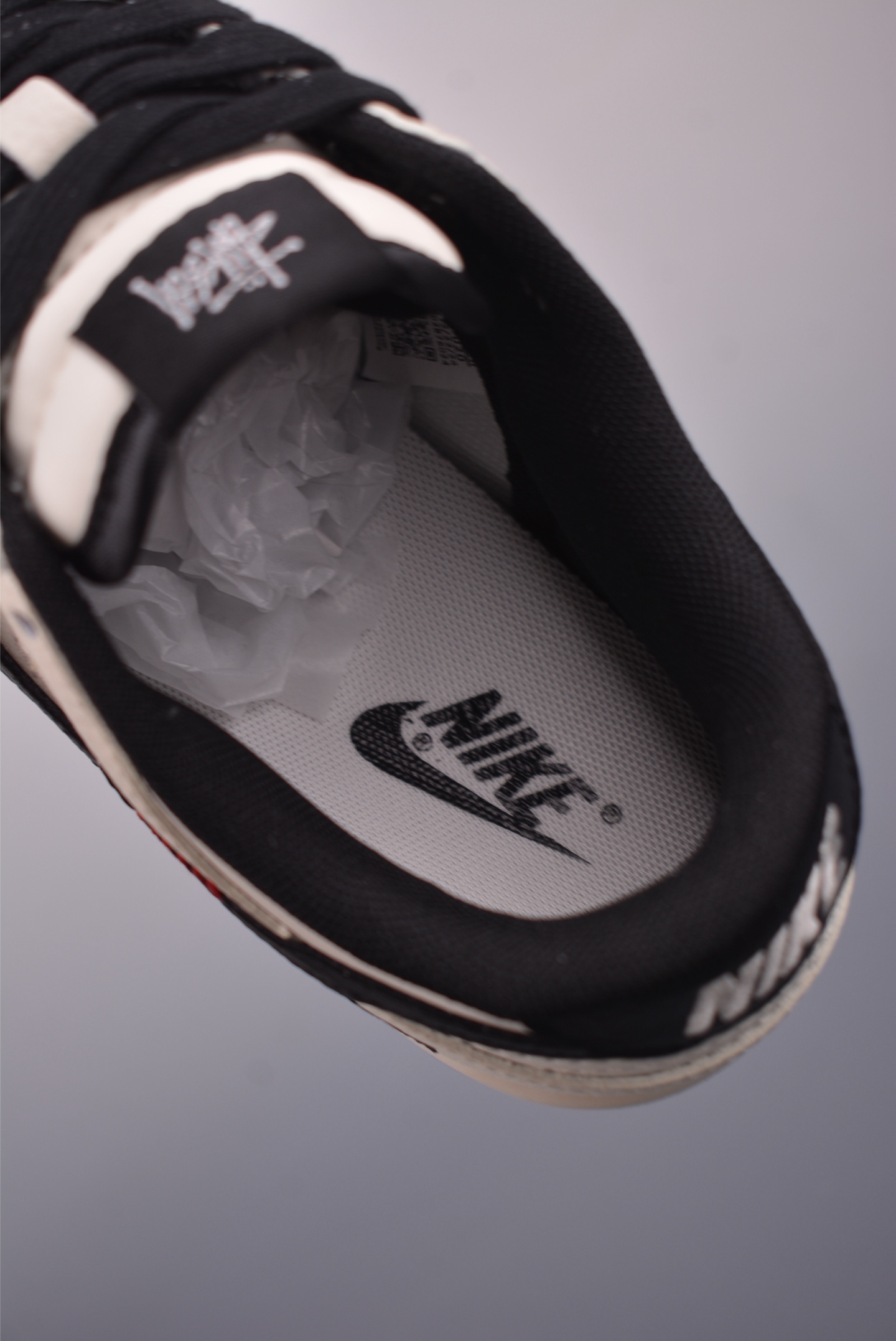 Nike SB Dunk Low Stussy: Premium Comfort, Exclusive Design, and Lasting Style 10 i1756248637370 3099 0 8