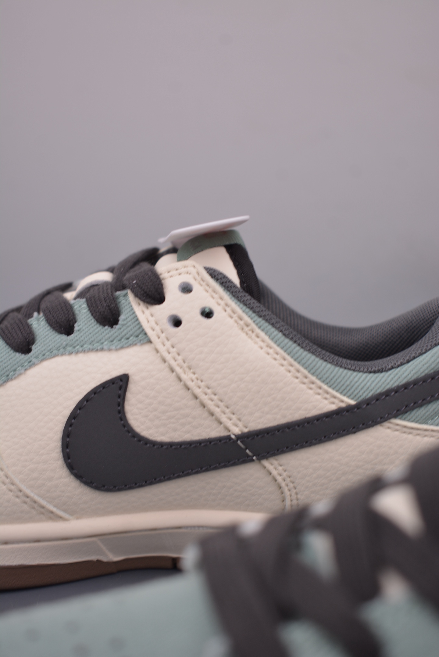 Nike SB Dunk Low Valentine's Day Edition Premium Leather Sneakers 8 i1756248702043 531 0 7