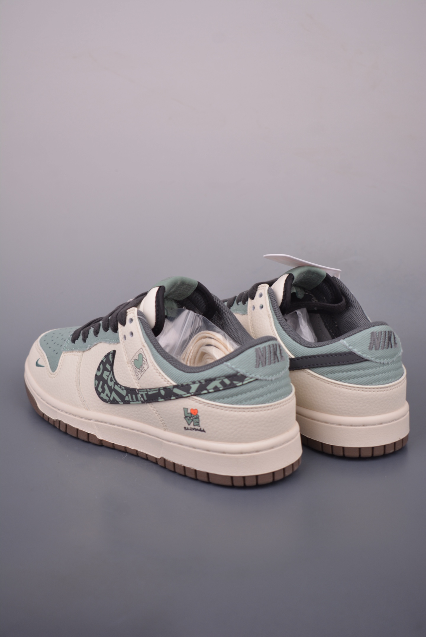 Nike SB Dunk Low Valentine's Day Edition Premium Leather Sneakers 2 i1756248703727 6336 0 1