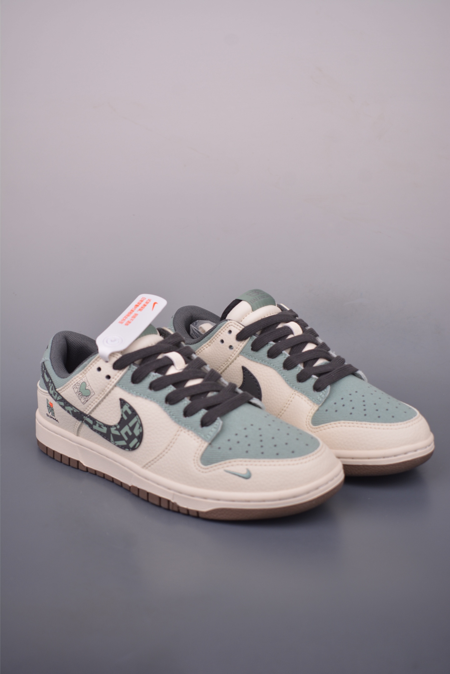 Nike SB Dunk Low Valentine's Day Edition Premium Leather Sneakers 1 i1756248703732 5526 0 0