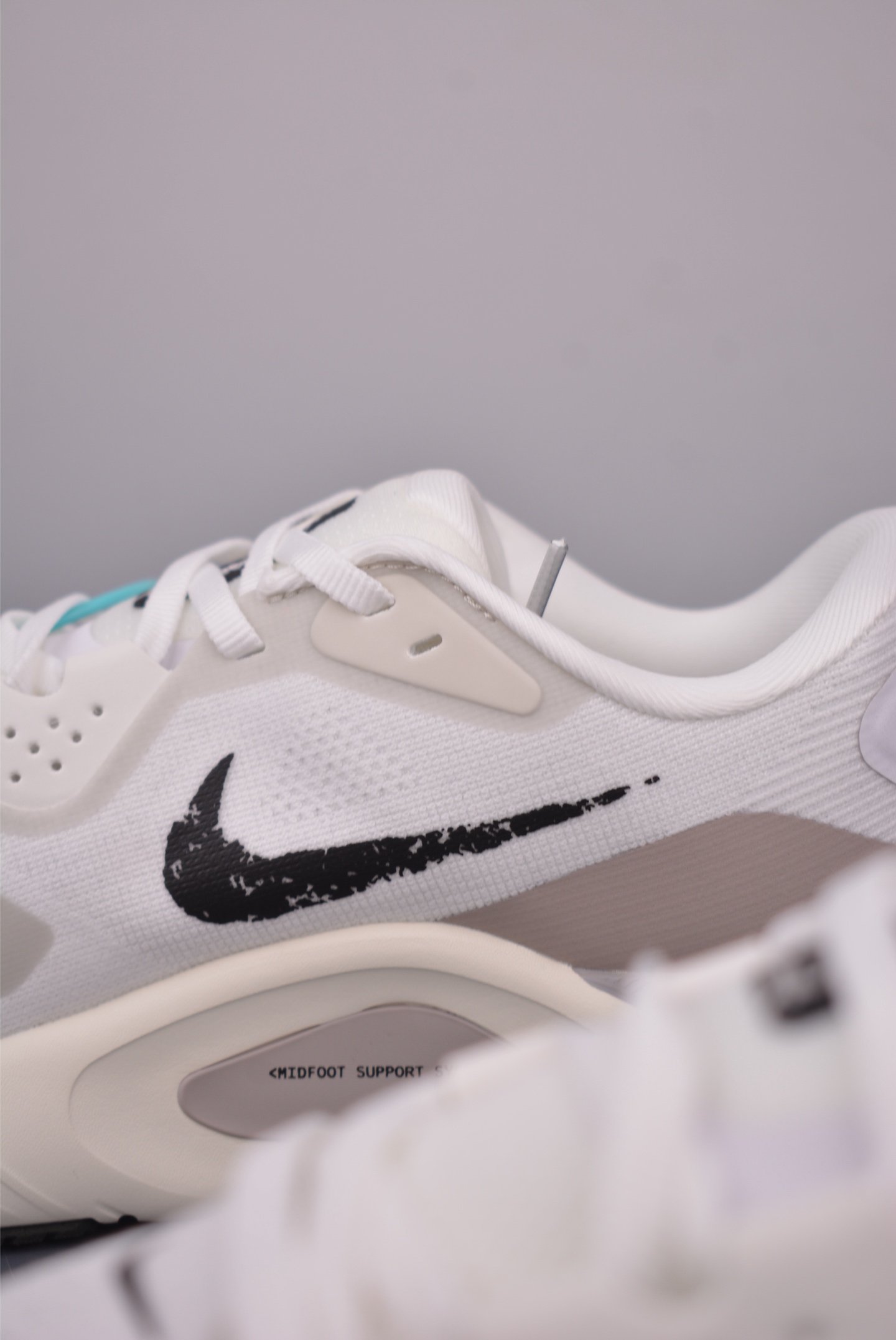 Nike Air Structure 26 White Running Shoes with Zoom Air Cushioning 8 i1756248992730 4696 0 7