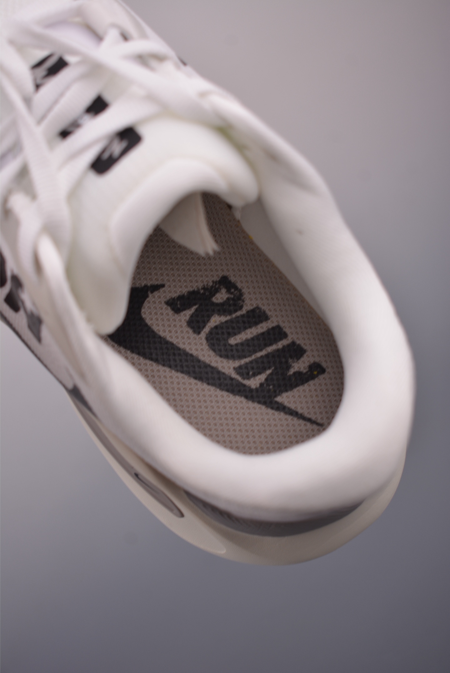 Nike Air Structure 26 White Running Shoes with Zoom Air Cushioning 9 i1756248994986 8280 0 8