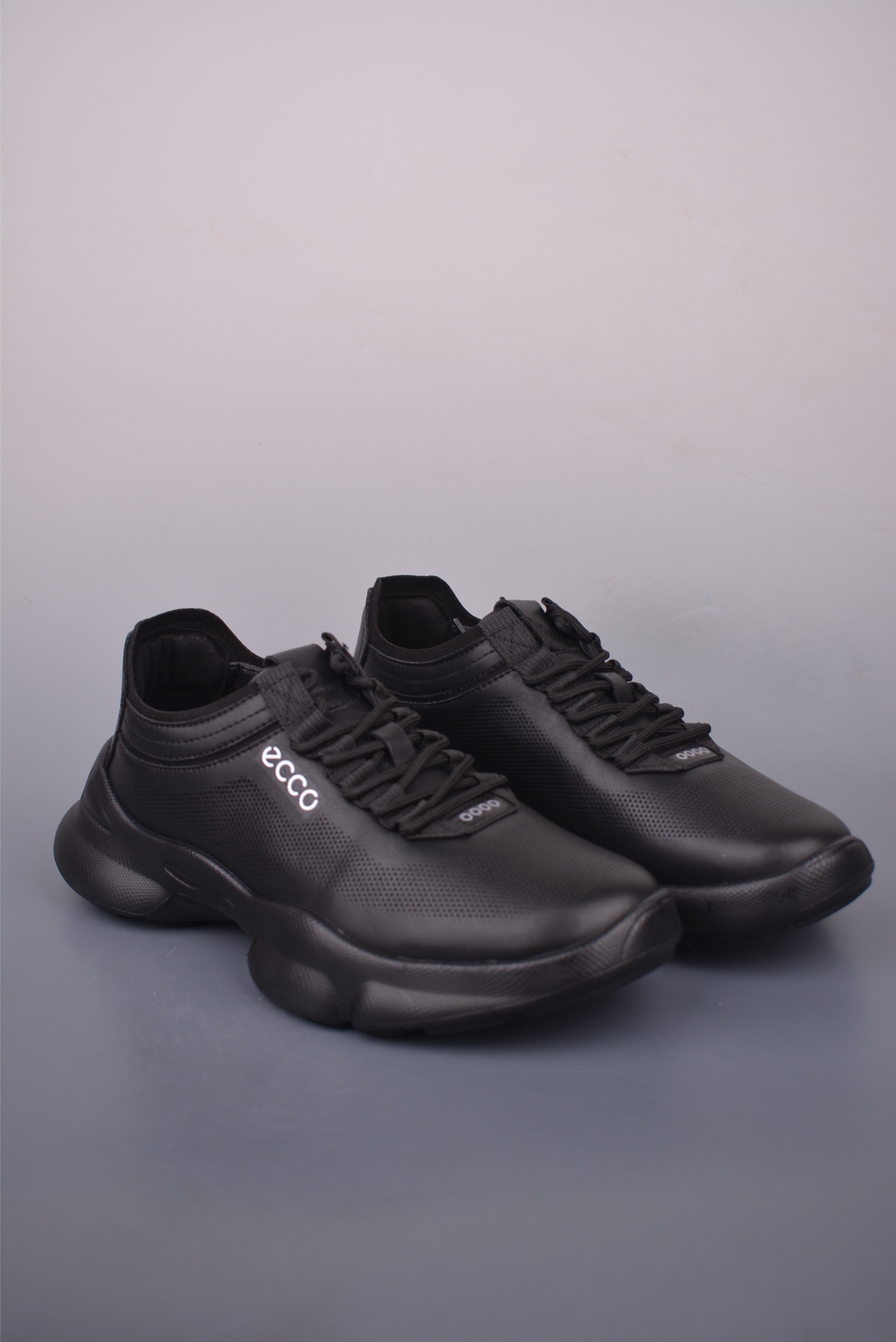 ECCO Men's Lightweight Leather Sneakers - Comfortable Street Style Shoes 2 i1756249246473 5275 0 0