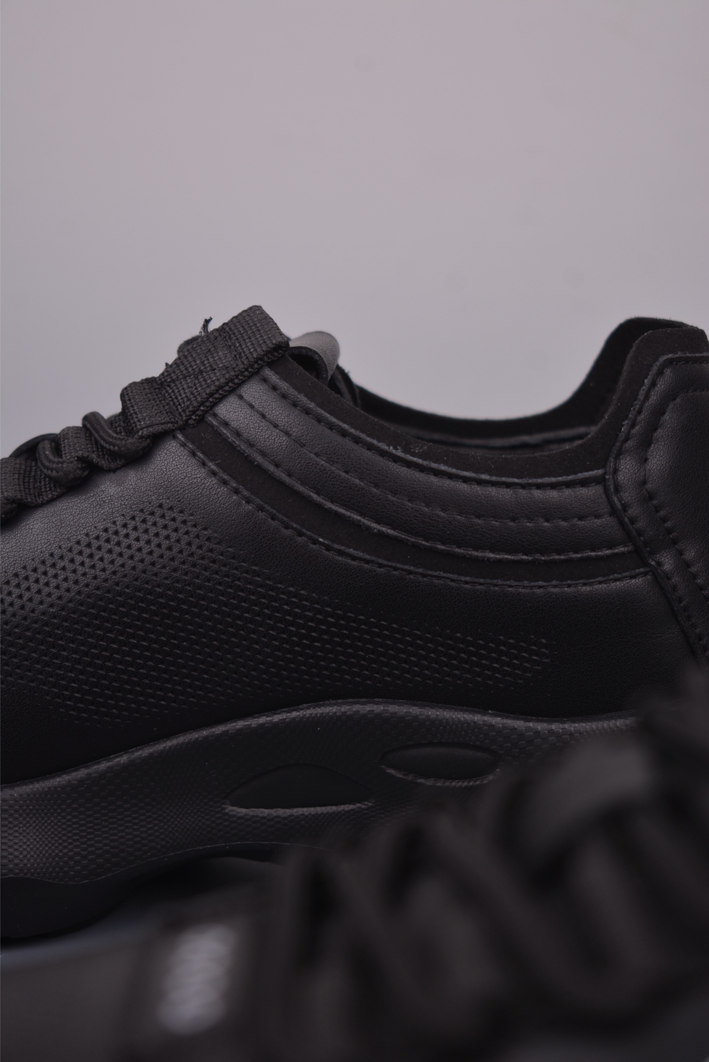 ECCO Men's Lightweight Leather Sneakers - Comfortable Street Style Shoes 9 i1756249248352 7174 0 7