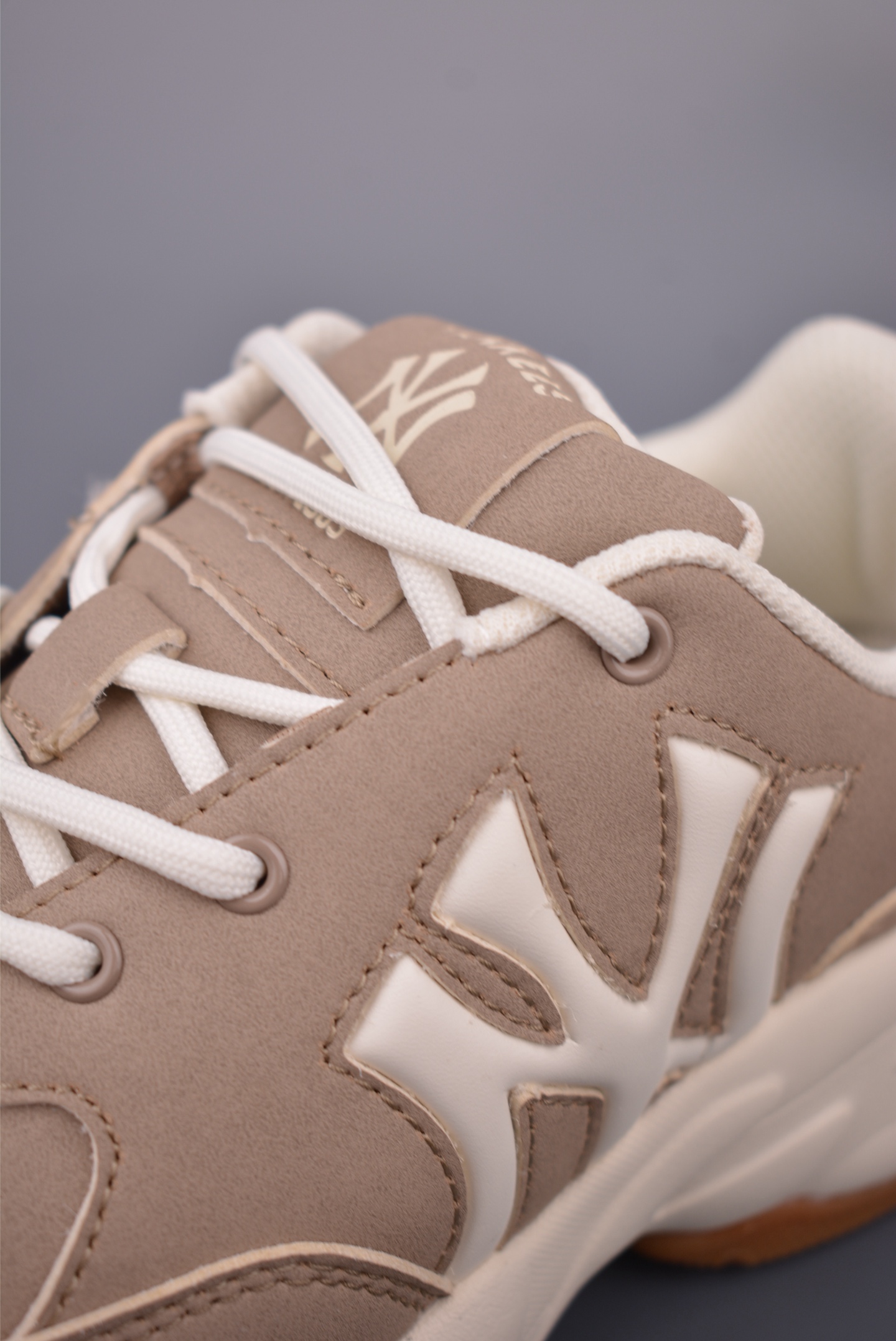 MLB Chunky Vintage Window New York Yankees Fashion Sneakers, Thick Sole 8 i1756333422081 5299 0 6