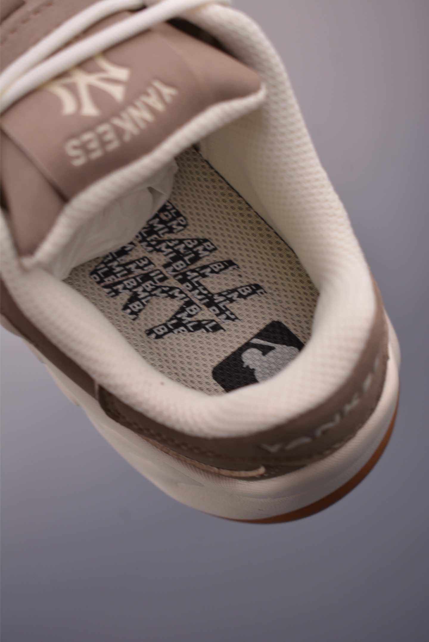 MLB Chunky Vintage Window New York Yankees Fashion Sneakers, Thick Sole 10 i1756333423729 6669 0 8