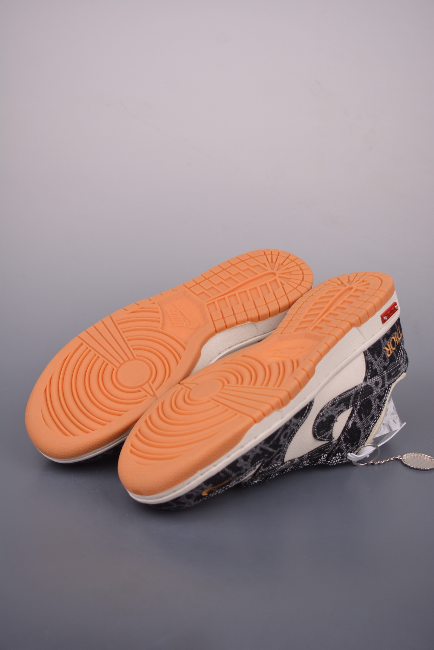 Nike SB Dunk Low Dior Collaboration - Premium Quality, Ultimate Style 16 i1756335782213 3587 0 2