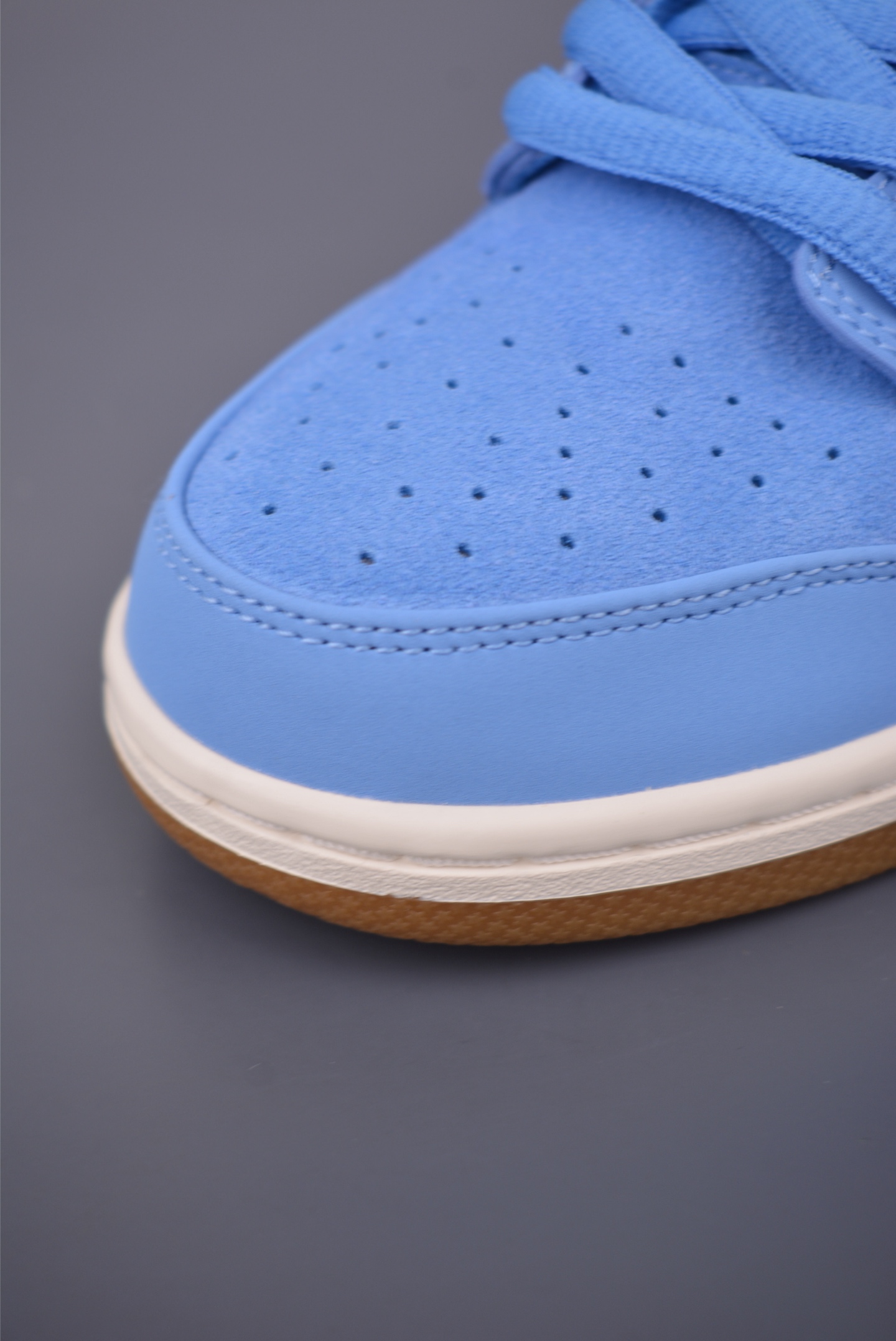 Nike SB Dunk Low Basketball Shoes Premium Leather, Breathable & Comfortable 7 i1756335900893 7075 0 5