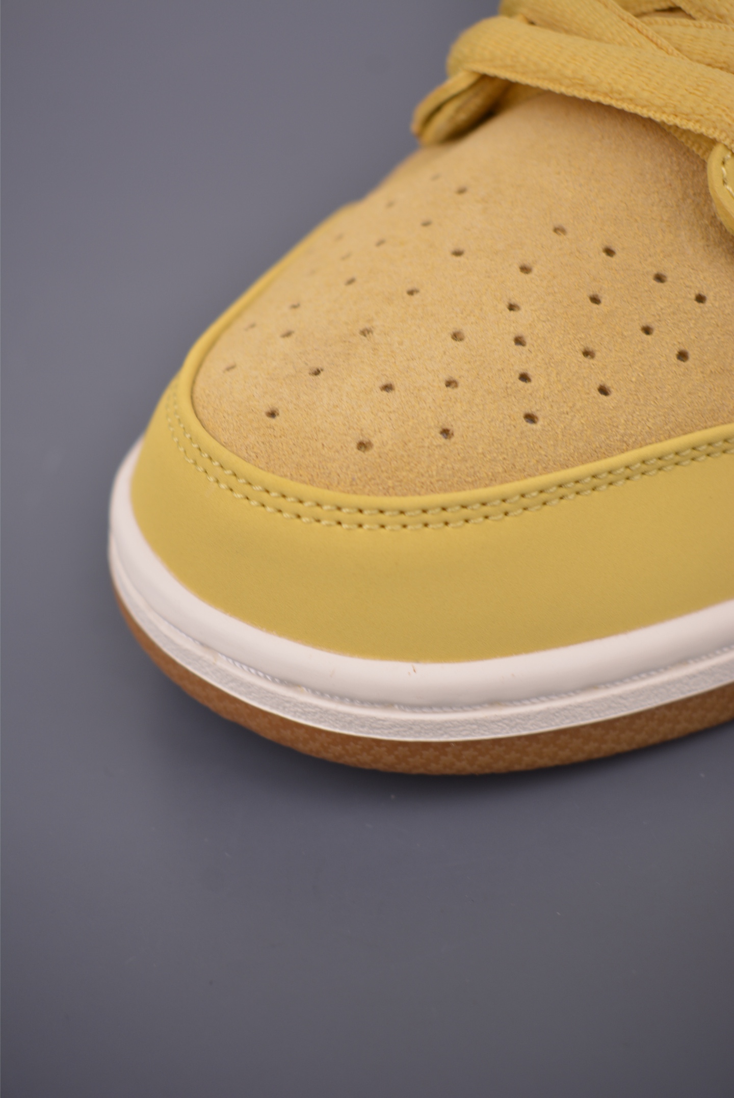 Nike SB Dunk Low Yellow Suede Leather Sneakers Athletic Shoes FJ1674 7 i1756336068774 5080 0 5