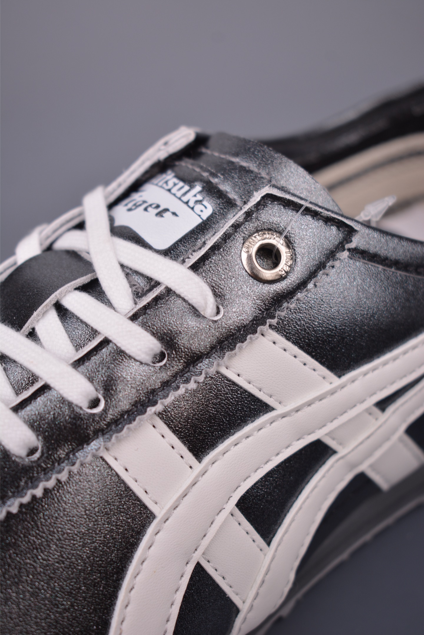 Onitsuka Tiger Mexico 66 SD Leather Sneakers - Black & White 8 i1756336371169 8078 0 6