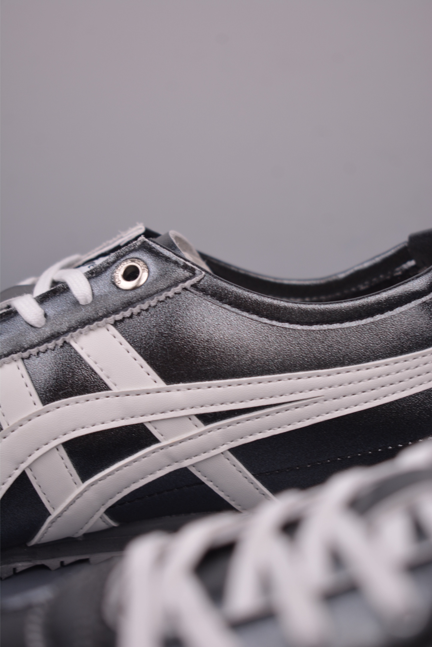 Onitsuka Tiger Mexico 66 SD Leather Sneakers - Black & White 9 i1756336371177 6403 0 7