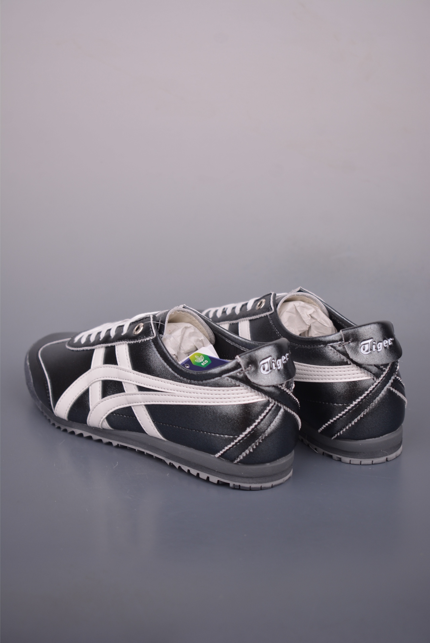 Onitsuka Tiger Mexico 66 SD Leather Sneakers - Black & White 3 i1756336371205 4018 0 1