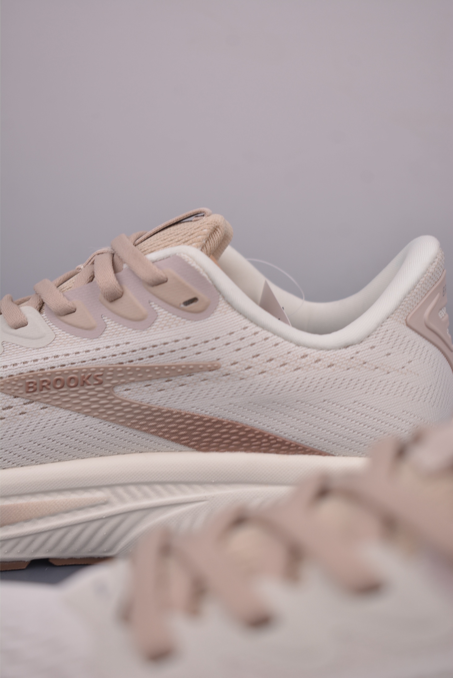 Brooks Ghost 17 Running Shoes: Lightweight, Breathable, and Cushioned for Comfort 8 i1756424366859 1837 0 7