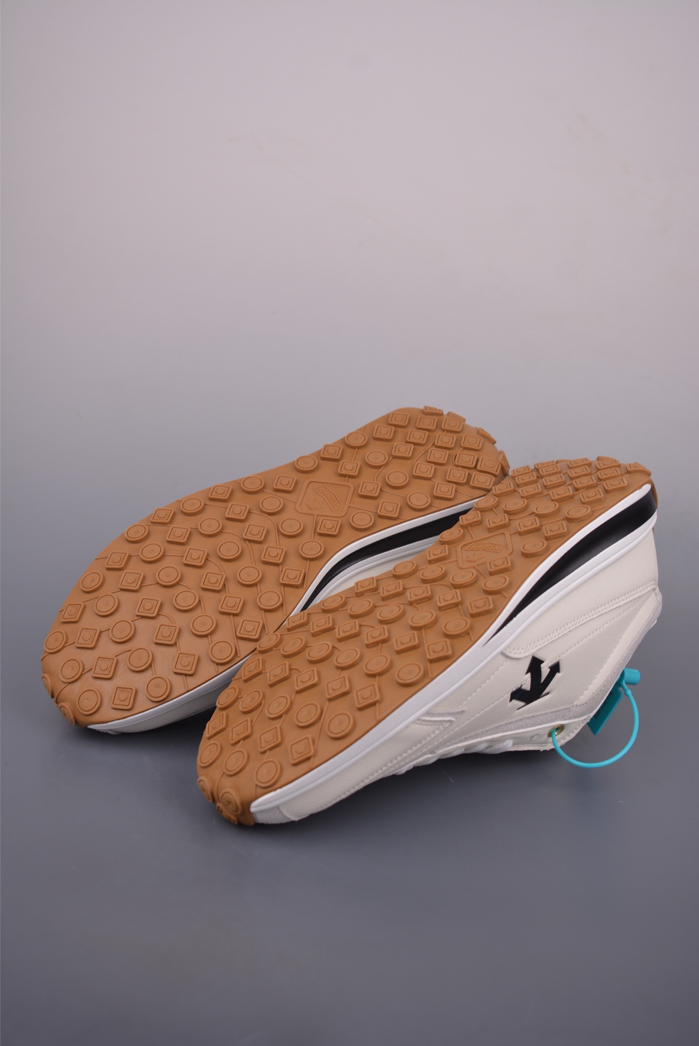 Descente CHRON RACER Retro Sneakers - Stylish, Comfortable, and Versatile 3 i1756424573724 6788 0 2