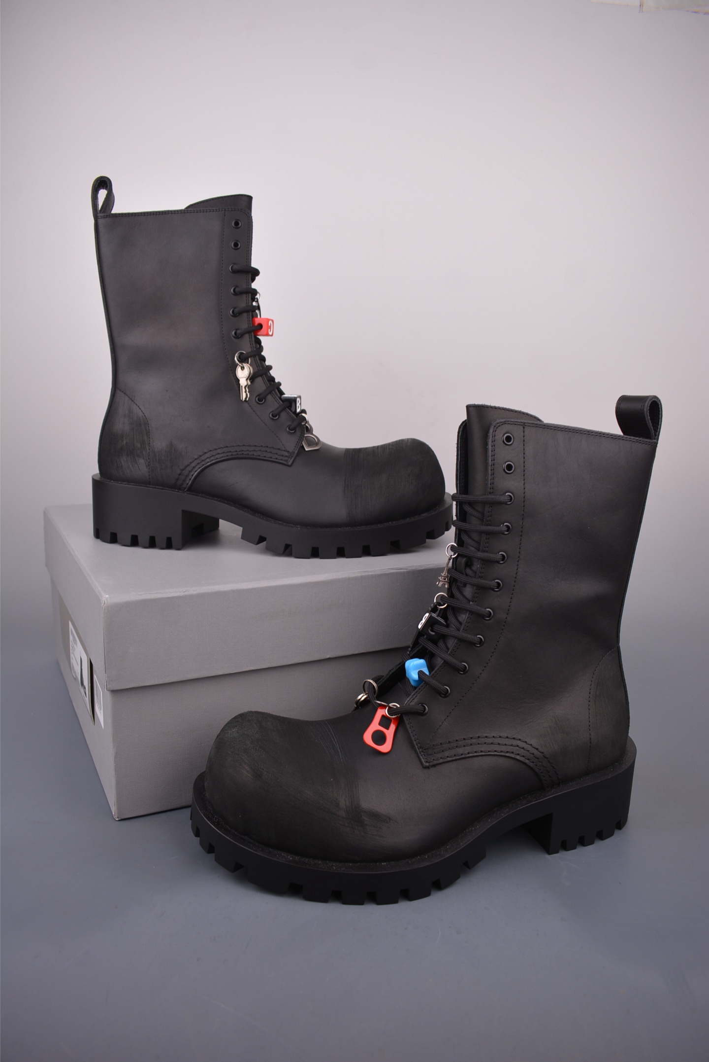 Balenciaga Stomper Leather Ankle Boots Winter Collection - Black 6 i1756508690594 8922 0 4