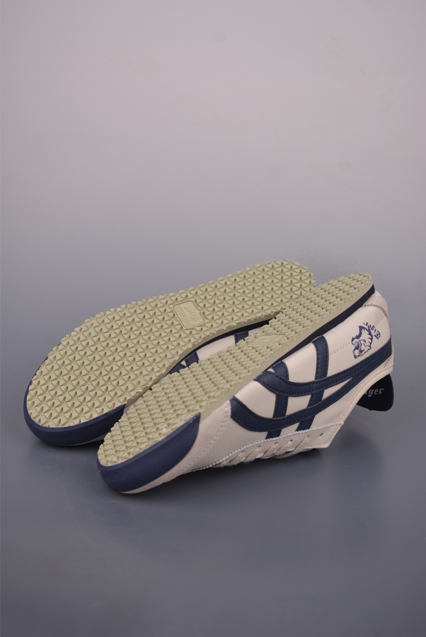 Onitsuka Tiger MEXICO 66 Cream & Dark Blue Leather Low-Profile Sneakers 3 i1756508768655 9568 0 2