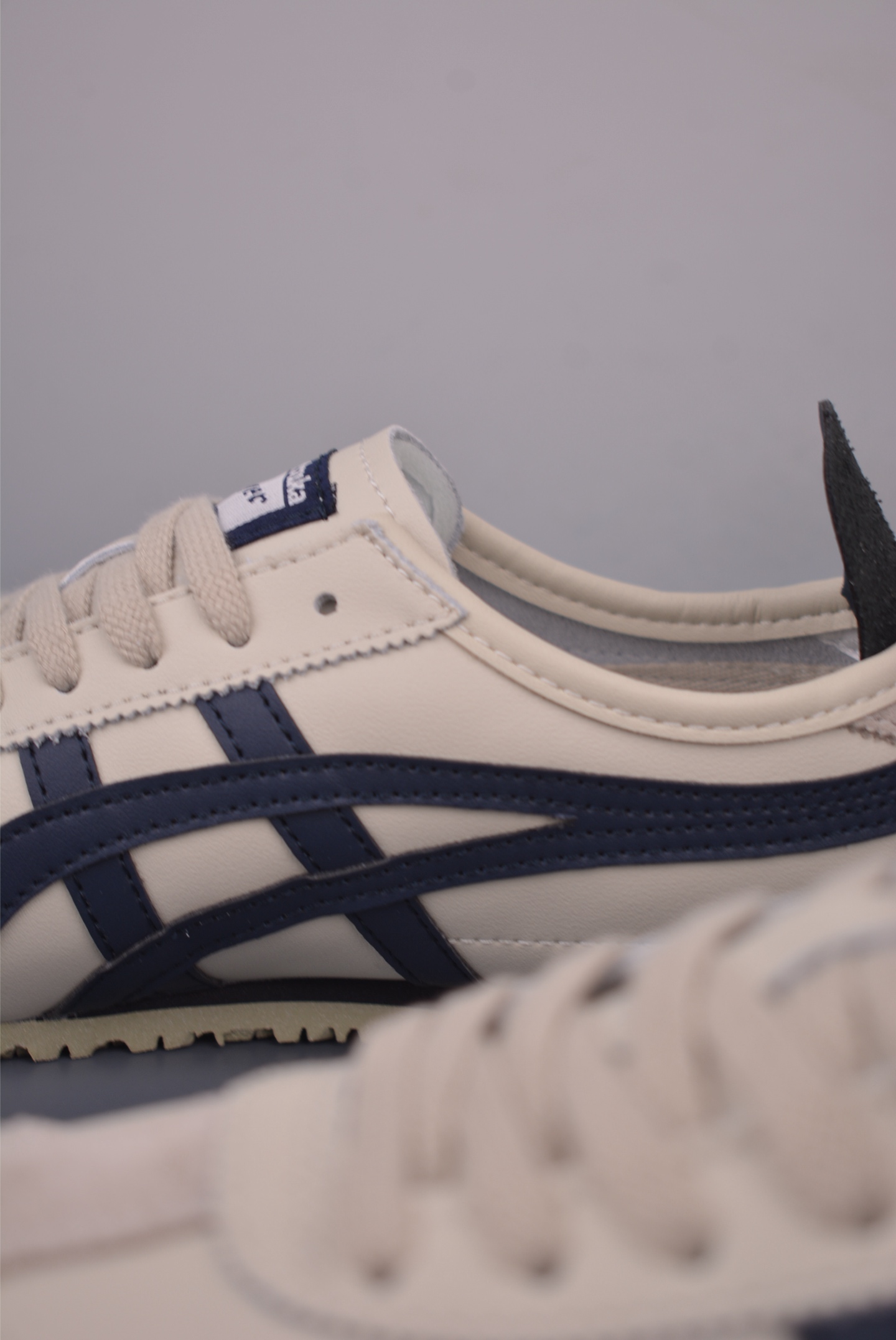 Onitsuka Tiger MEXICO 66 Cream & Dark Blue Leather Low-Profile Sneakers 8 i1756508770301 7223 0 7
