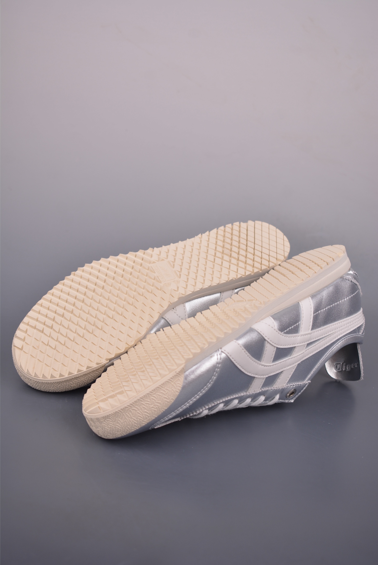 Onitsuka Tiger MEXICO 66 SD Silver Leather Upper Classic Sneakers 4 i1756508879455 1115 0 2