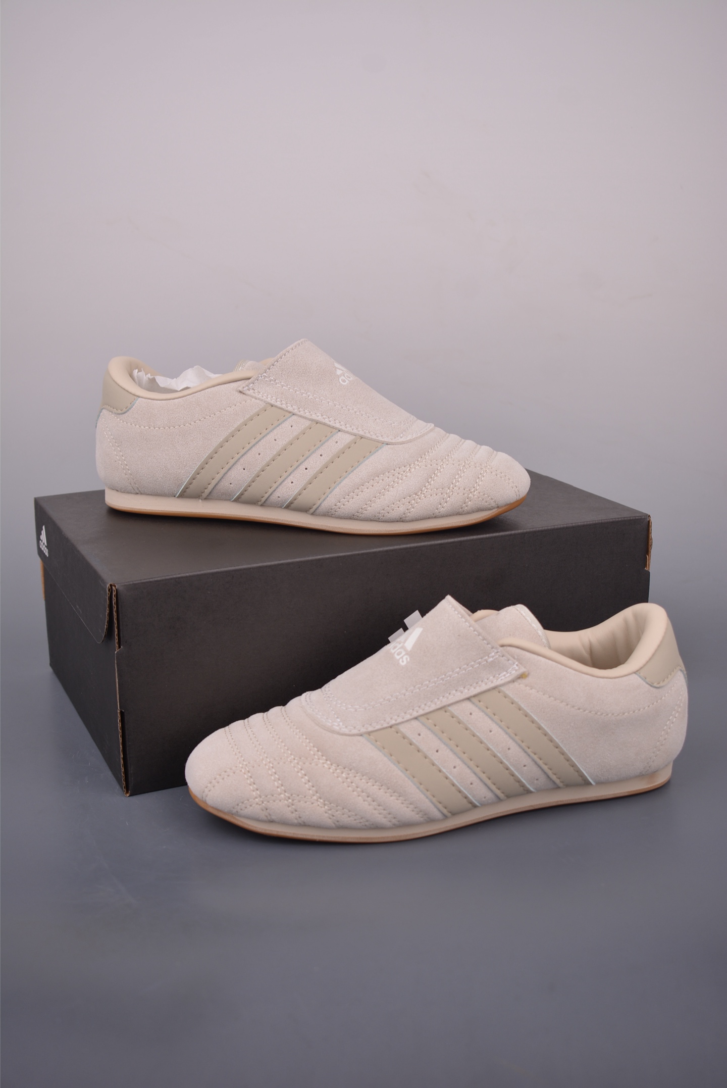 Adidas Originals Taekwondo Low: Classic Retro Training Sneakers - Beige 6 i1756509030227 8926 0 4