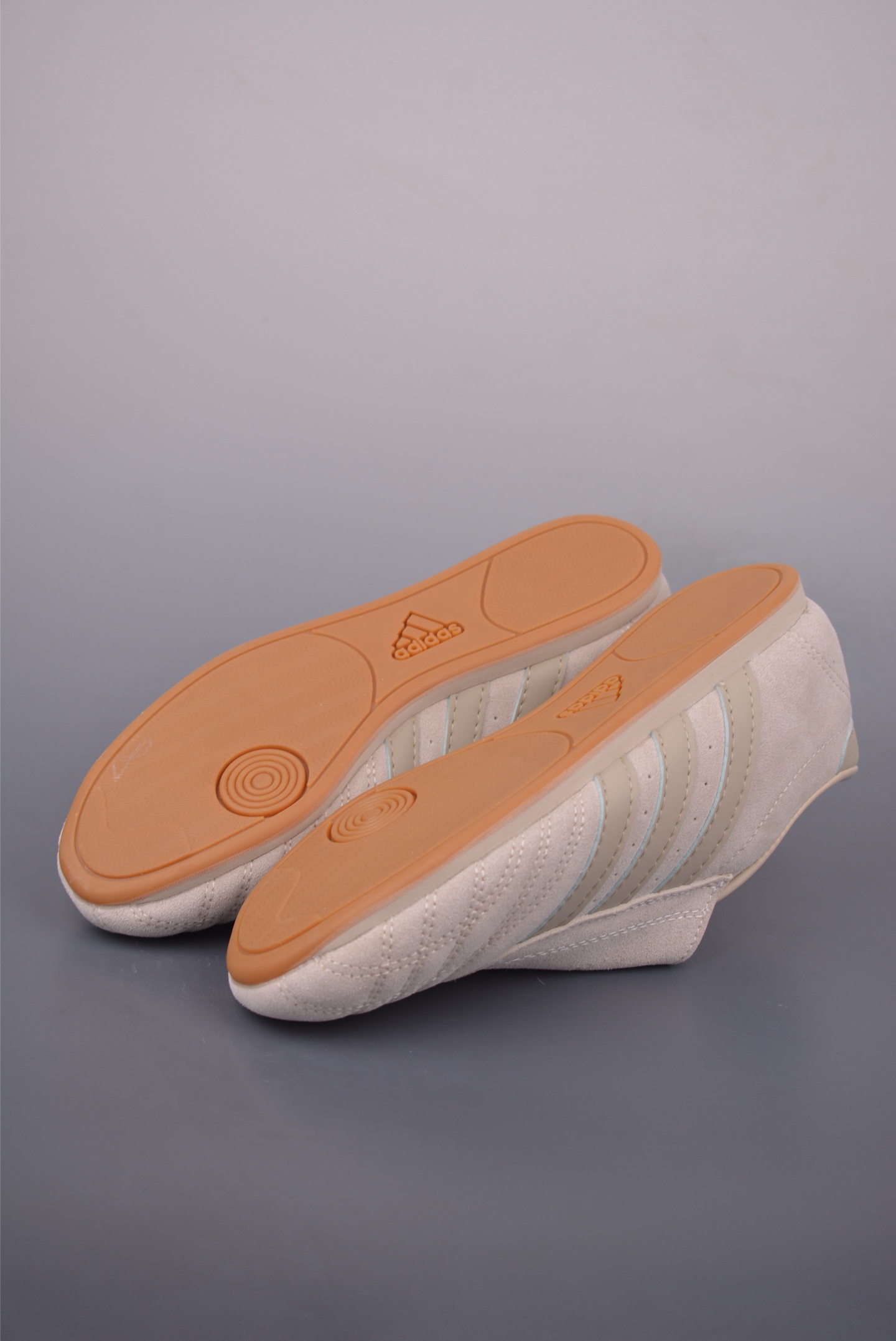 Adidas Originals Taekwondo Low: Classic Retro Training Sneakers - Beige 4 i1756509032183 4065 0 2