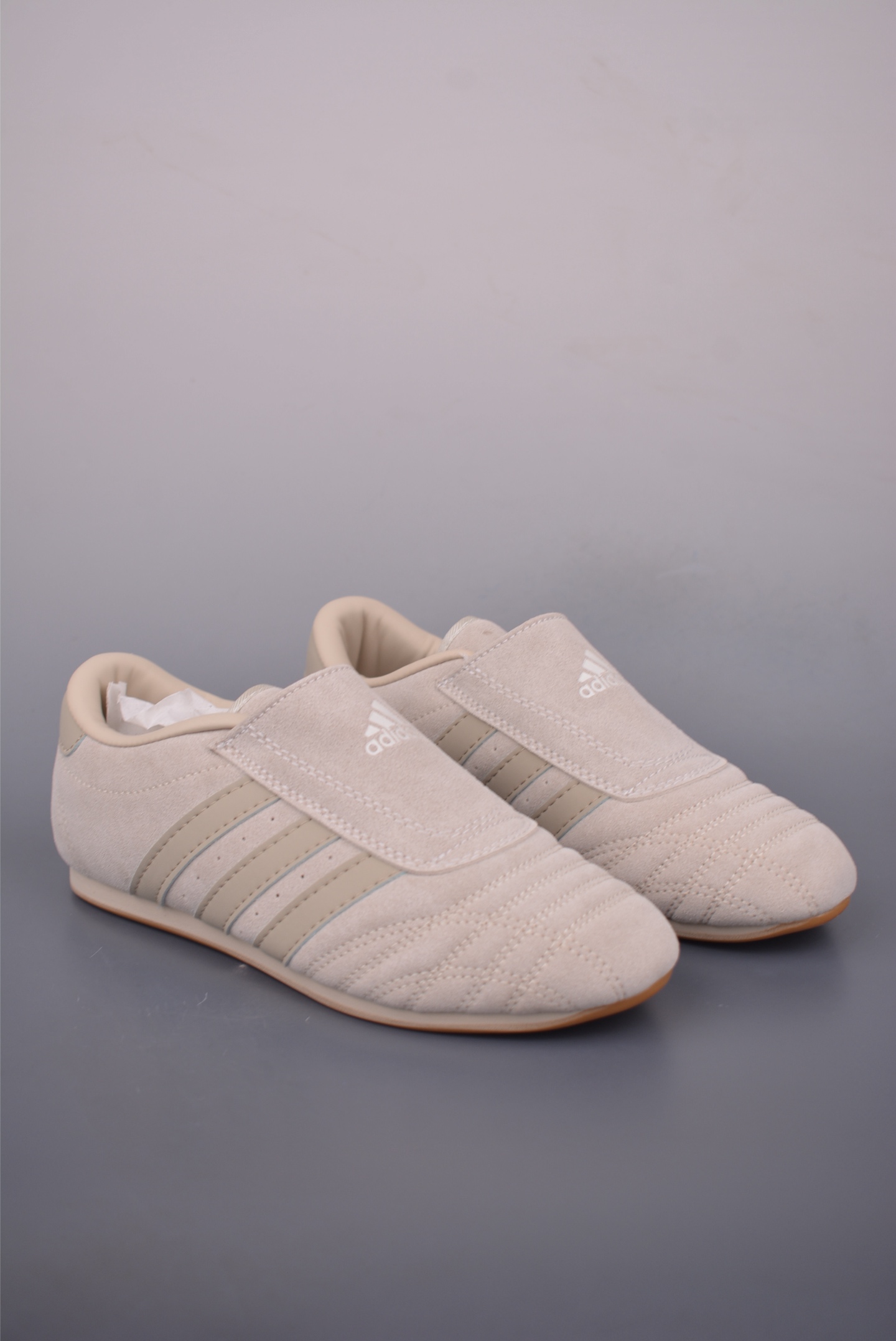 Adidas Originals Taekwondo Low: Classic Retro Training Sneakers - Beige 2 i1756509032196 9590 0 0