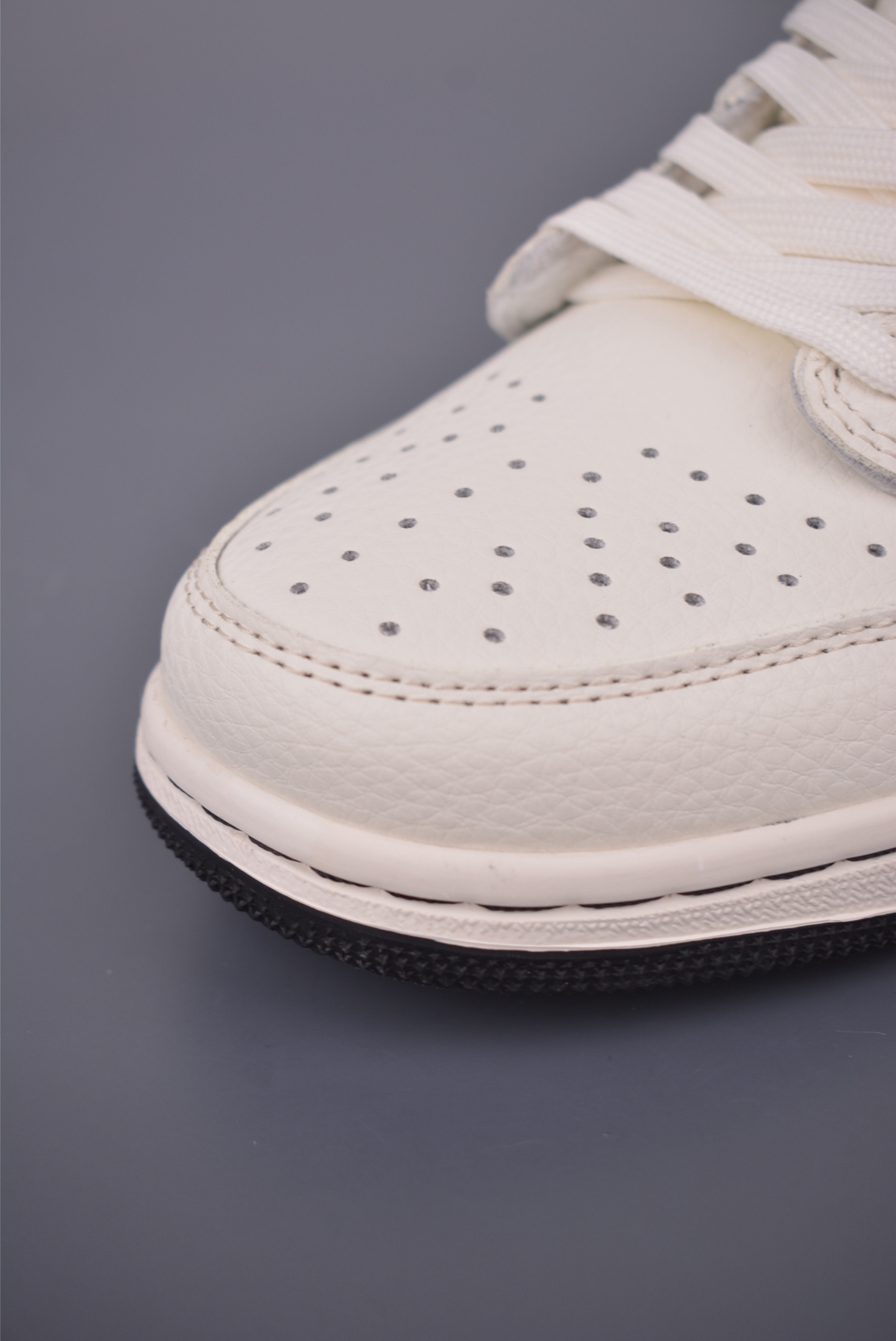 Fragment x Travis Scott x Louis Vuitton Air Jordan 1 Low - White/Black 6 i1756595686480 936 0 5