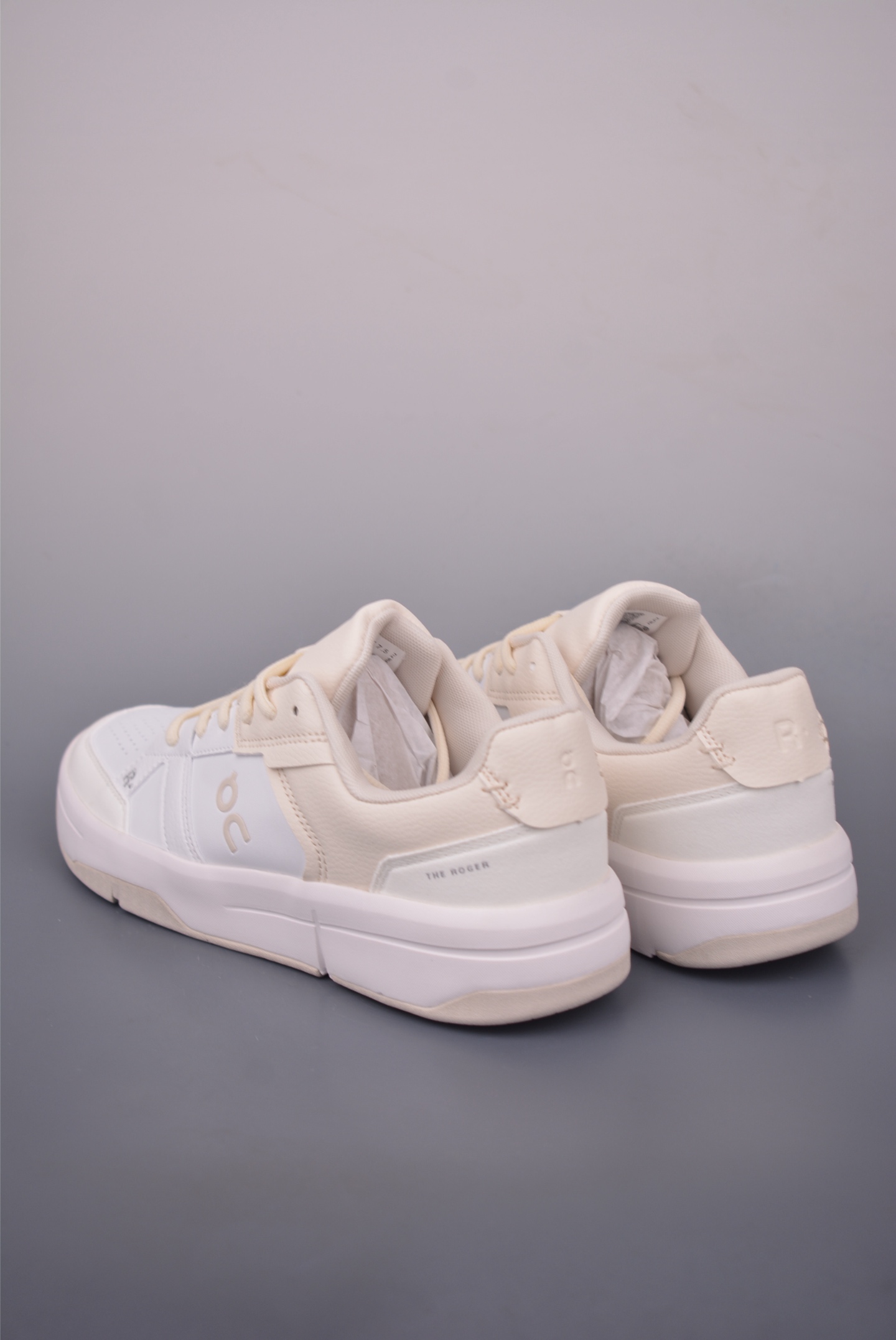 On The Roger Clubhouse White Sneakers - Stylish Outdoor Street Running Shoes 3 i1756595776351 8671 0 1