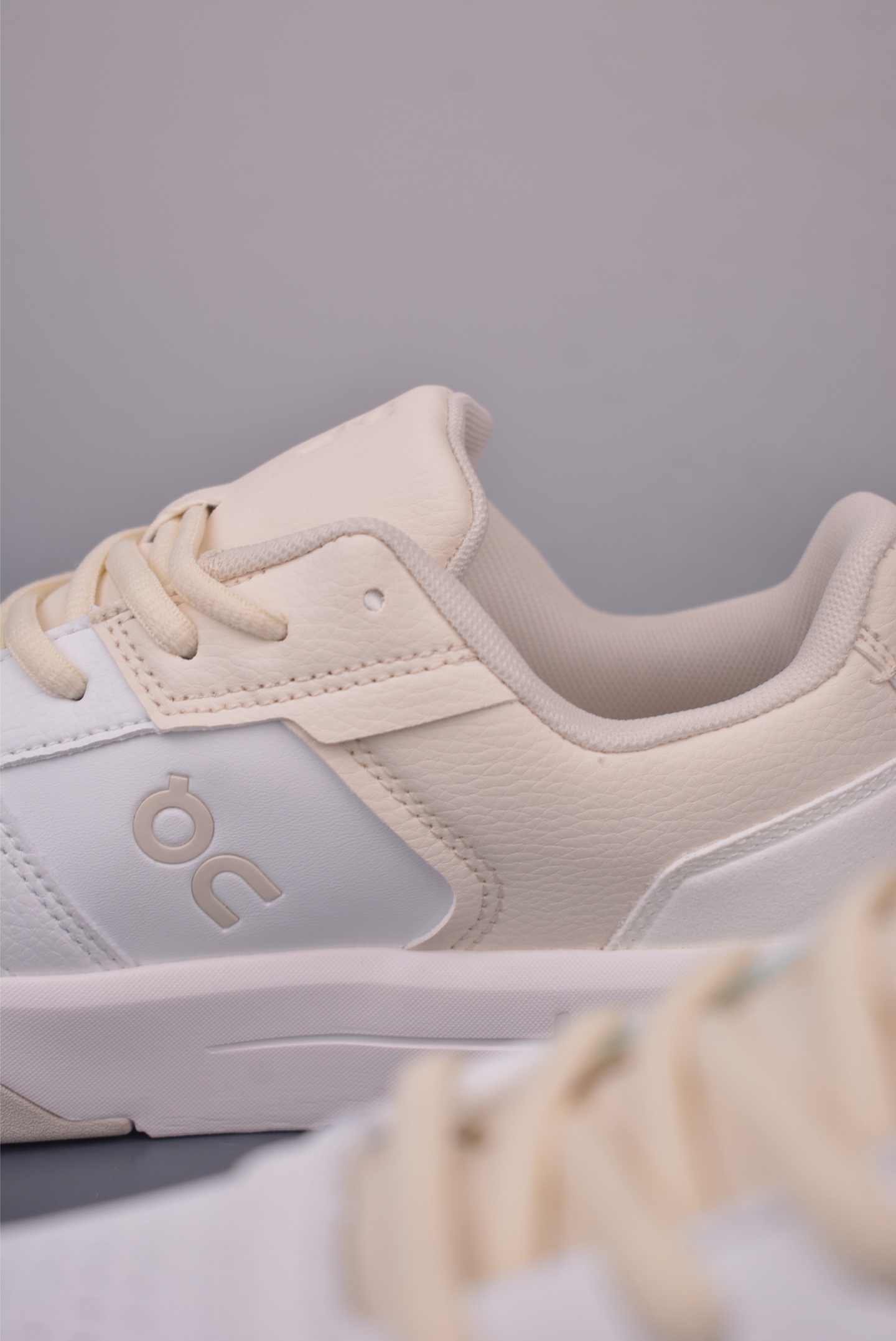 On The Roger Clubhouse White Sneakers - Stylish Outdoor Street Running Shoes 9 i1756595776365 5599 0 7