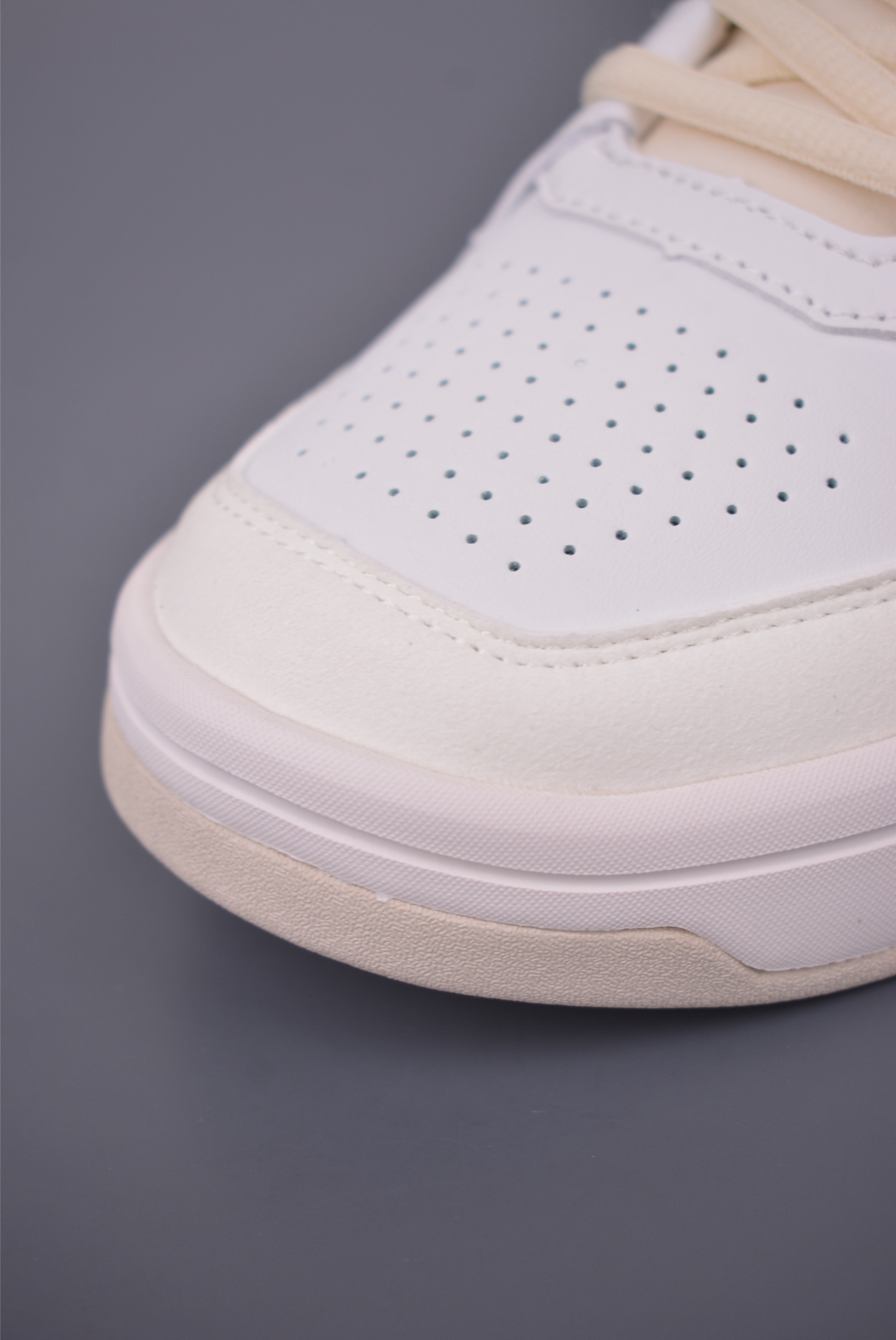 On The Roger Clubhouse White Sneakers - Stylish Outdoor Street Running Shoes 7 i1756595776374 8237 0 5