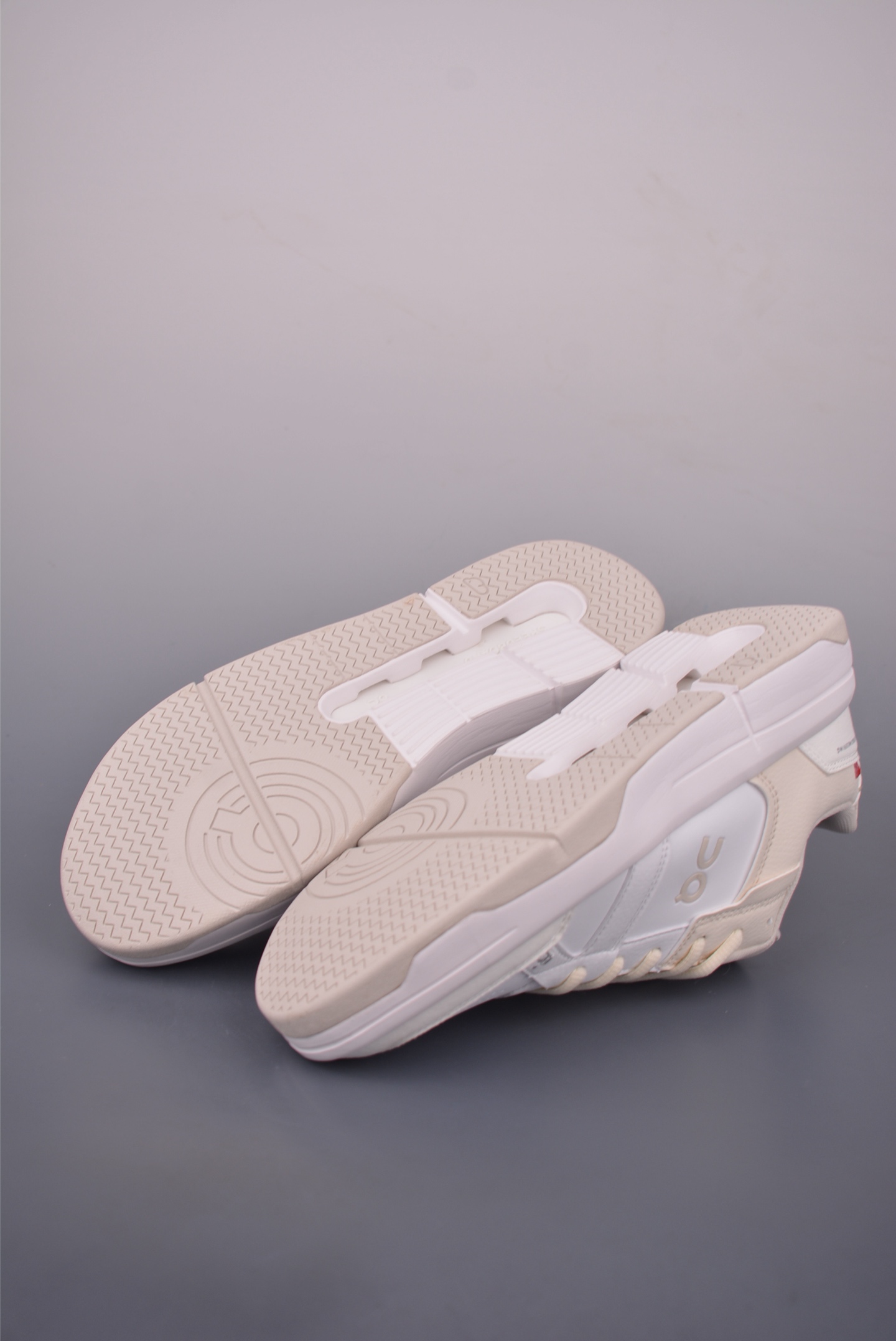 On The Roger Clubhouse White Sneakers - Stylish Outdoor Street Running Shoes 4 i1756595778571 5753 0 2