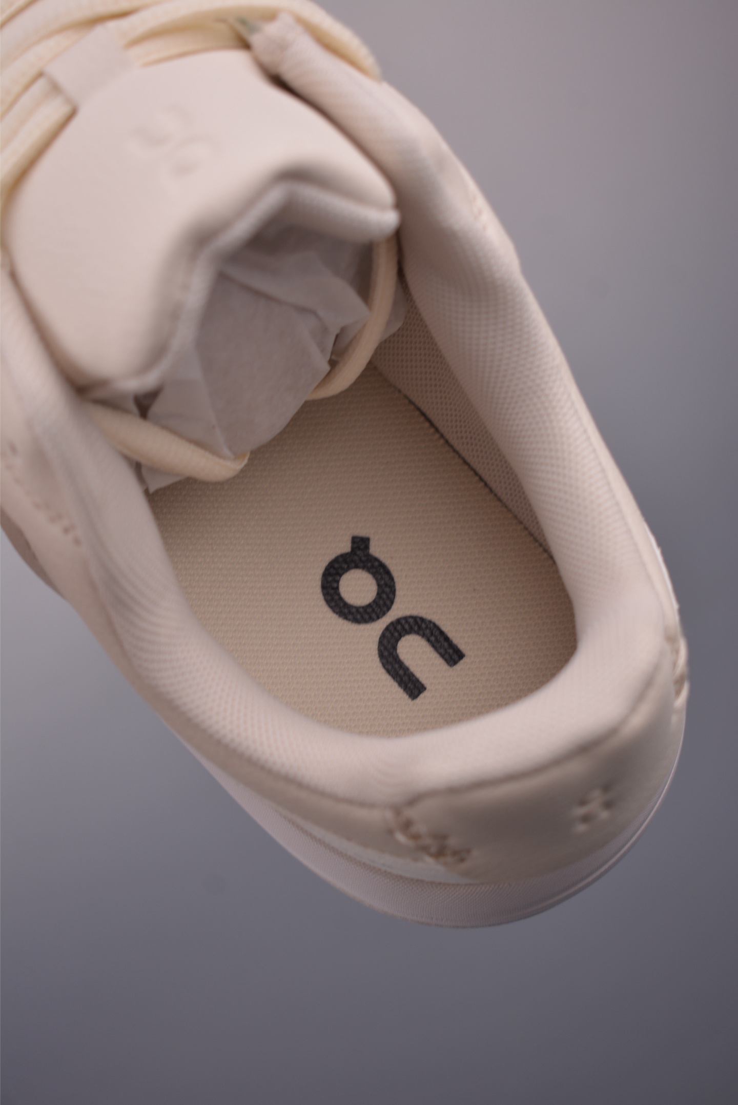 On The Roger Clubhouse White Sneakers - Stylish Outdoor Street Running Shoes 10 i1756595778610 9385 0 8