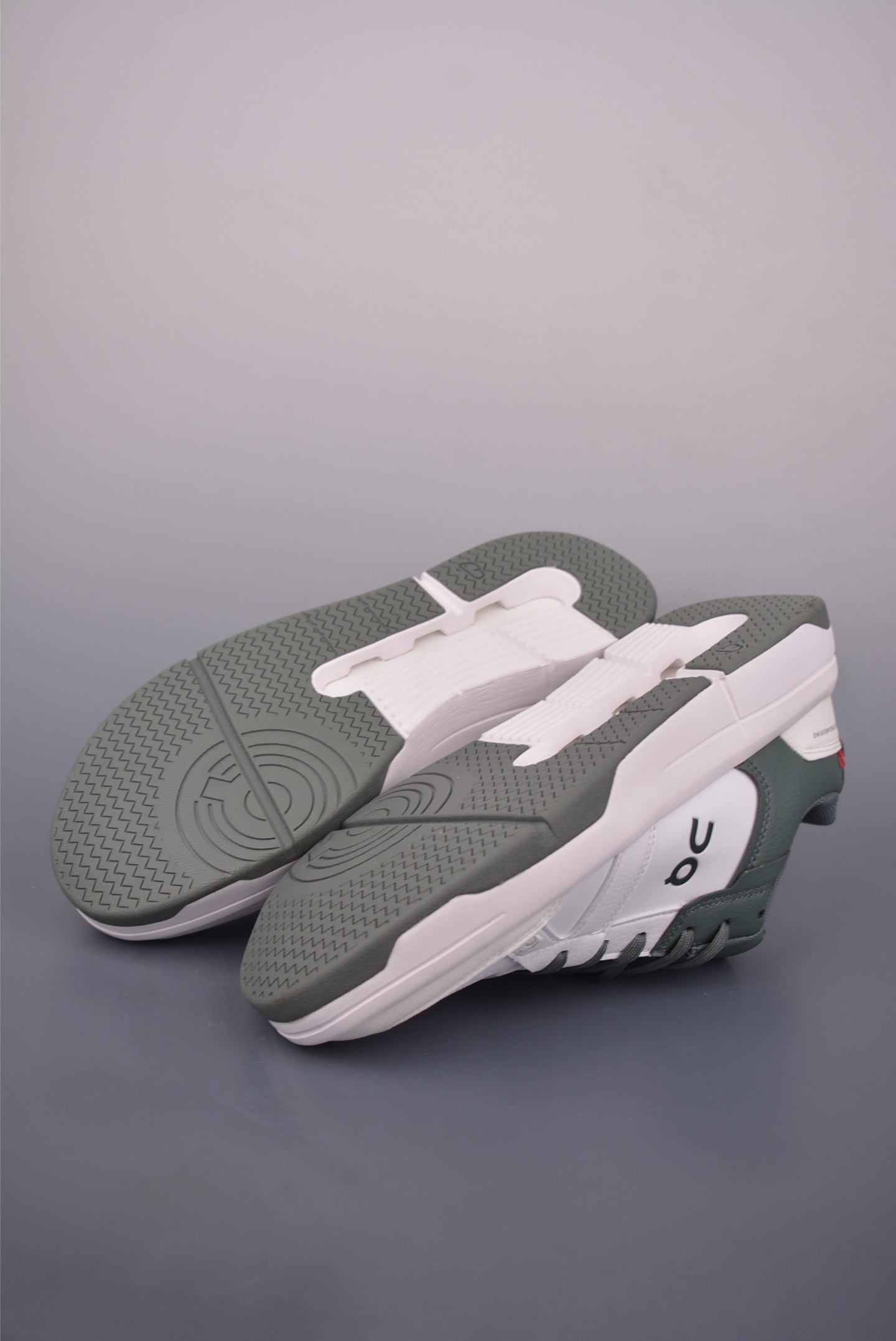 On昂跑 THE ROGER Clubhouse 户外街头机能风跑步鞋 3WF10541011