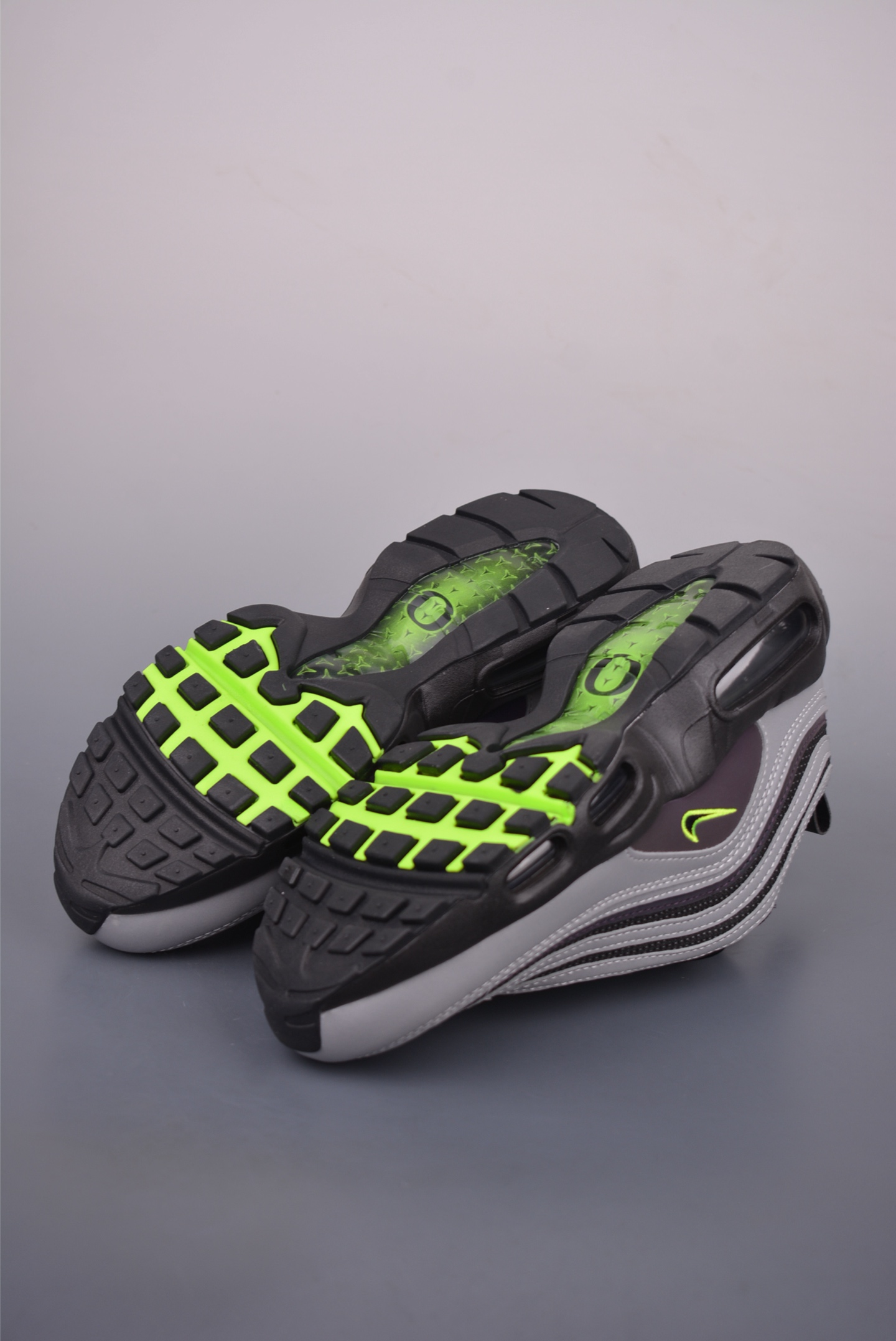 Nike Air Max 97: Iconic Style, Comfortable Air Cushioning, Versatile Sneakers 3 i1756679924194 7864 0 2
