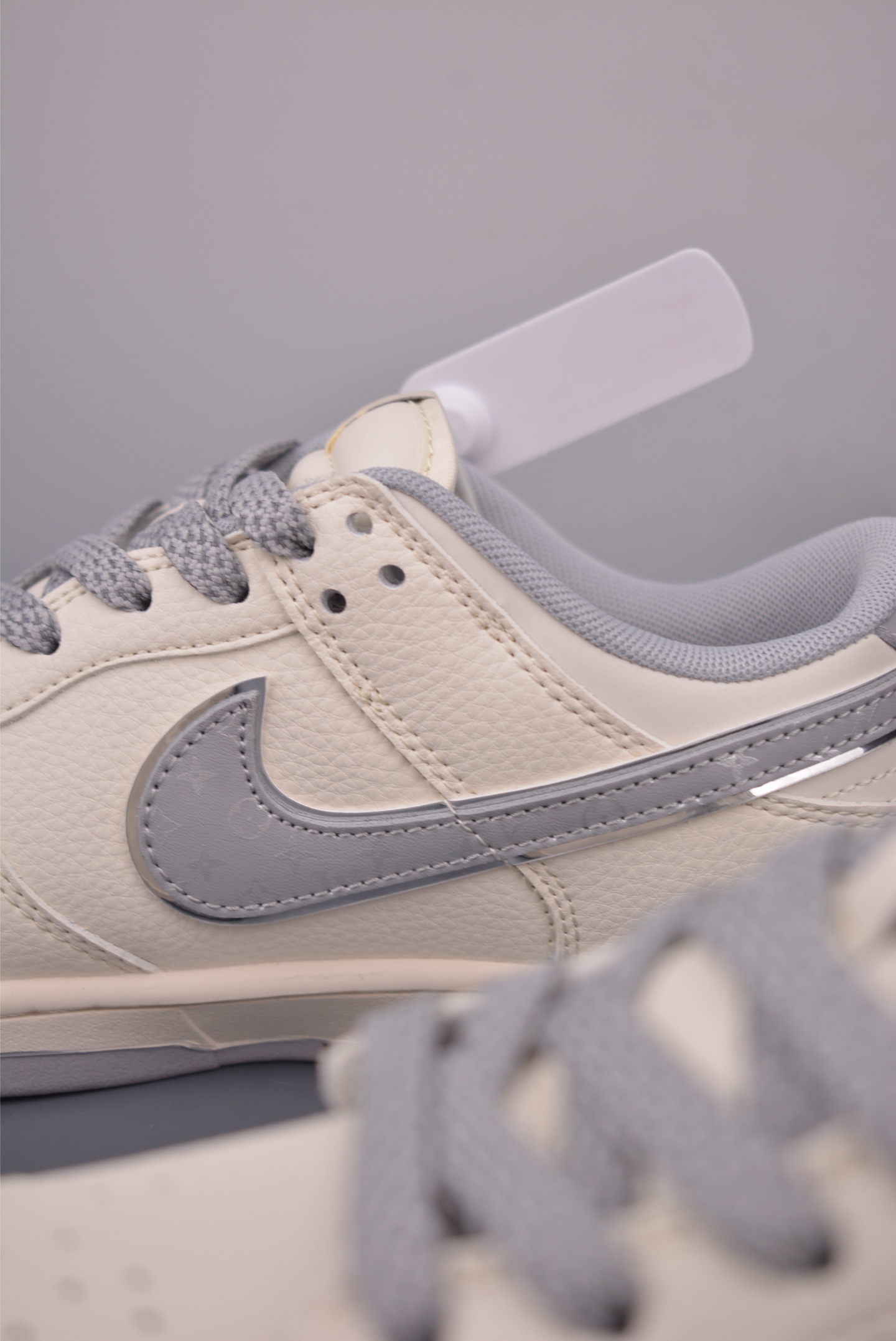 Nike SB Dunk Low Louis Vuitton Collab Premium Leather Sneakers 9 i1756680572539 368 0 7