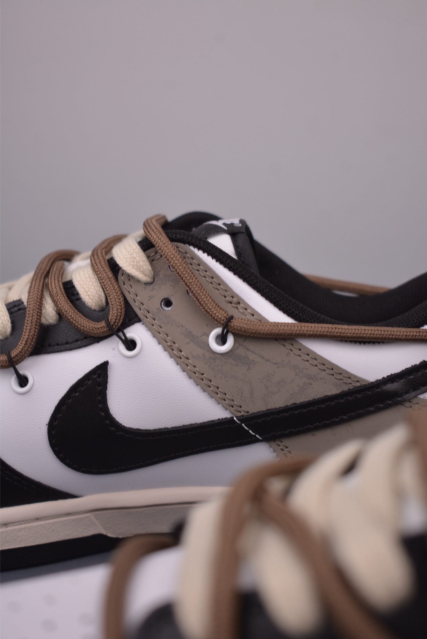 Nike SB Dunk Low "Just Do It" Deconstructed Sneakers 9 i1756680630633 2883 0 7