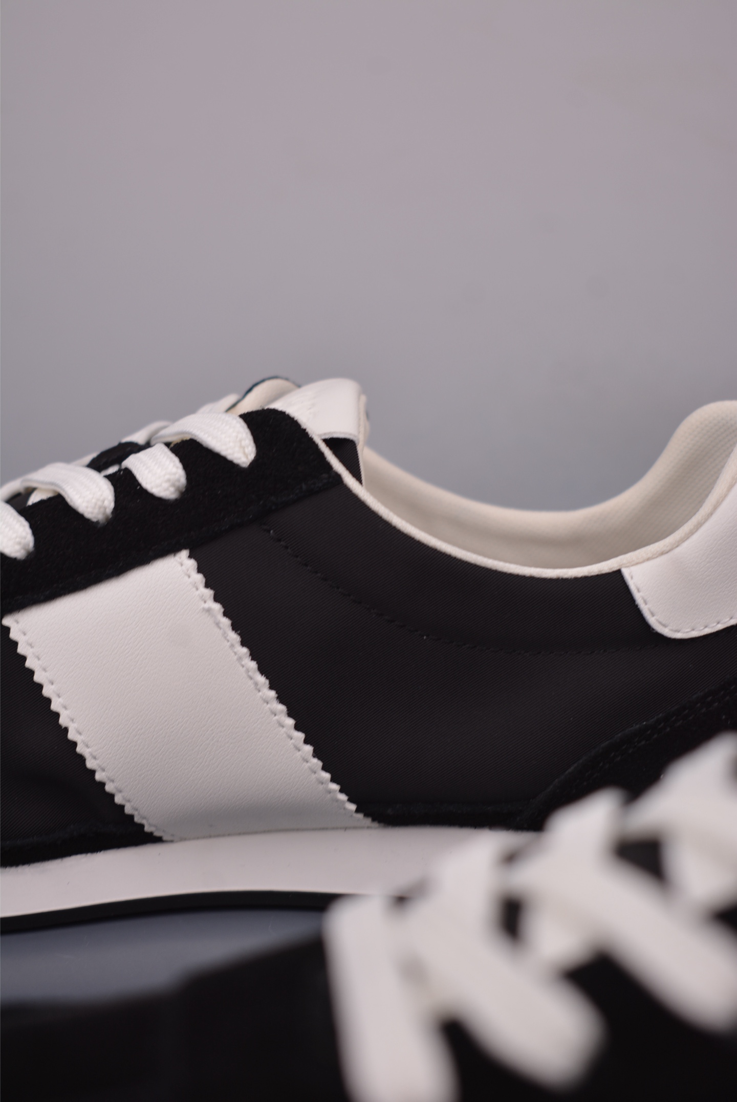Loewe Ballet Runner Sneakers: Retro Style, Comfortable, and Lightweight Shoes 9 i1756681177456 2812 0 7