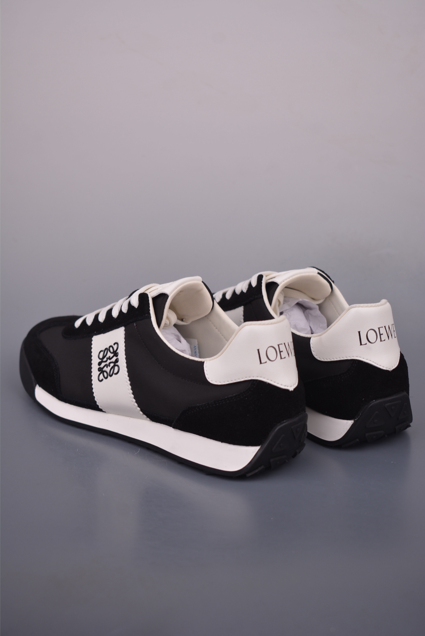 Loewe Ballet Runner Sneakers: Retro Style, Comfortable, and Lightweight Shoes 3 i1756681177486 9429 0 1