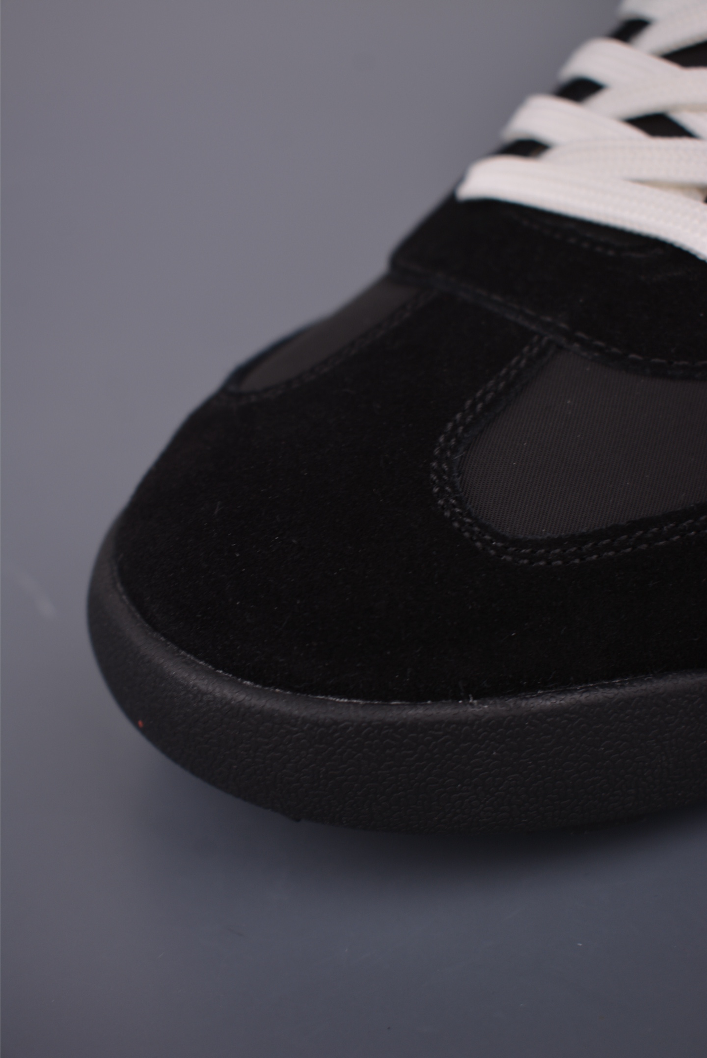 Loewe Ballet Runner Sneakers: Retro Style, Comfortable, and Lightweight Shoes 7 i1756681179107 3573 0 5