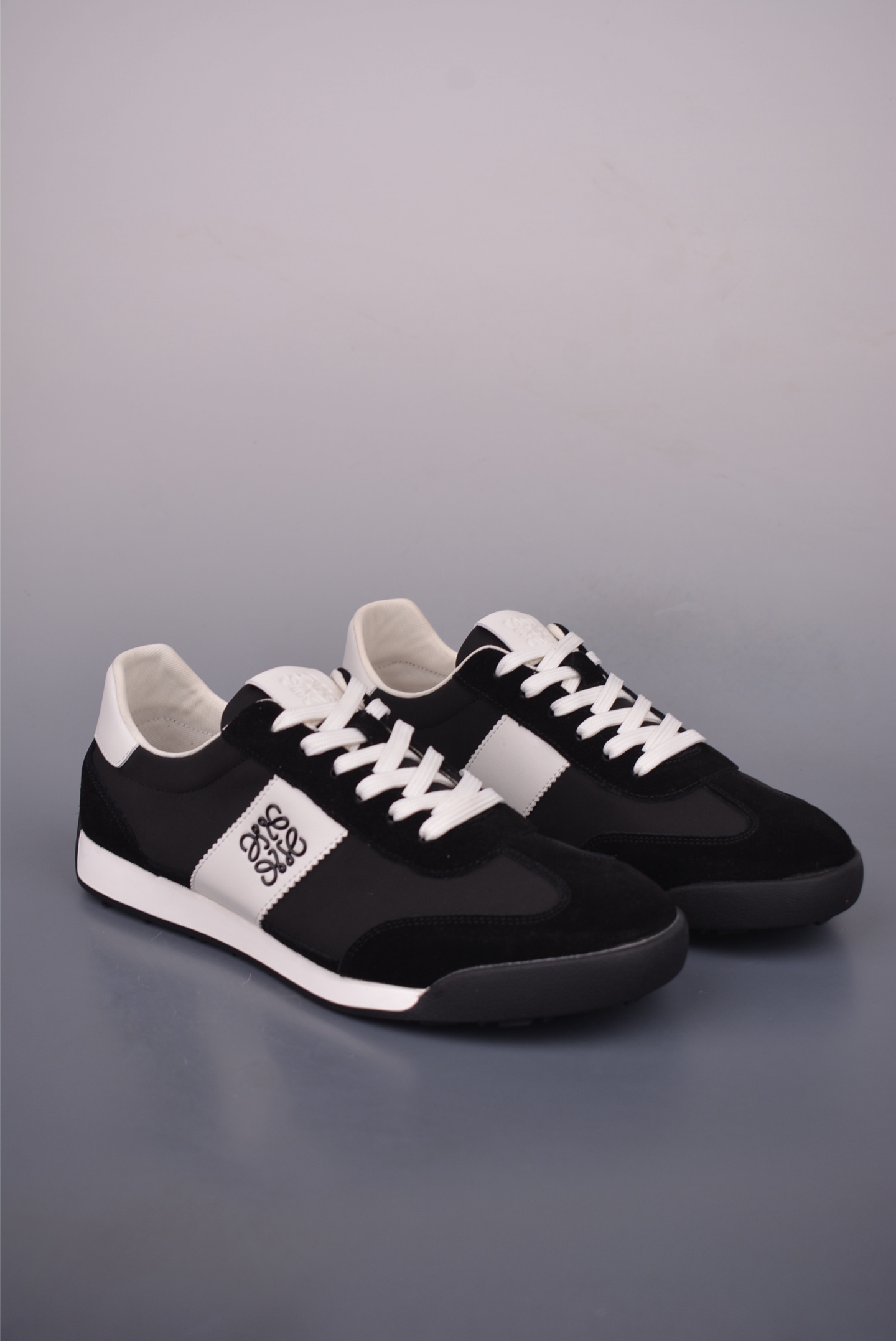 Loewe Ballet Runner Sneakers: Retro Style, Comfortable, and Lightweight Shoes 2 i1756681179113 2986 0 0