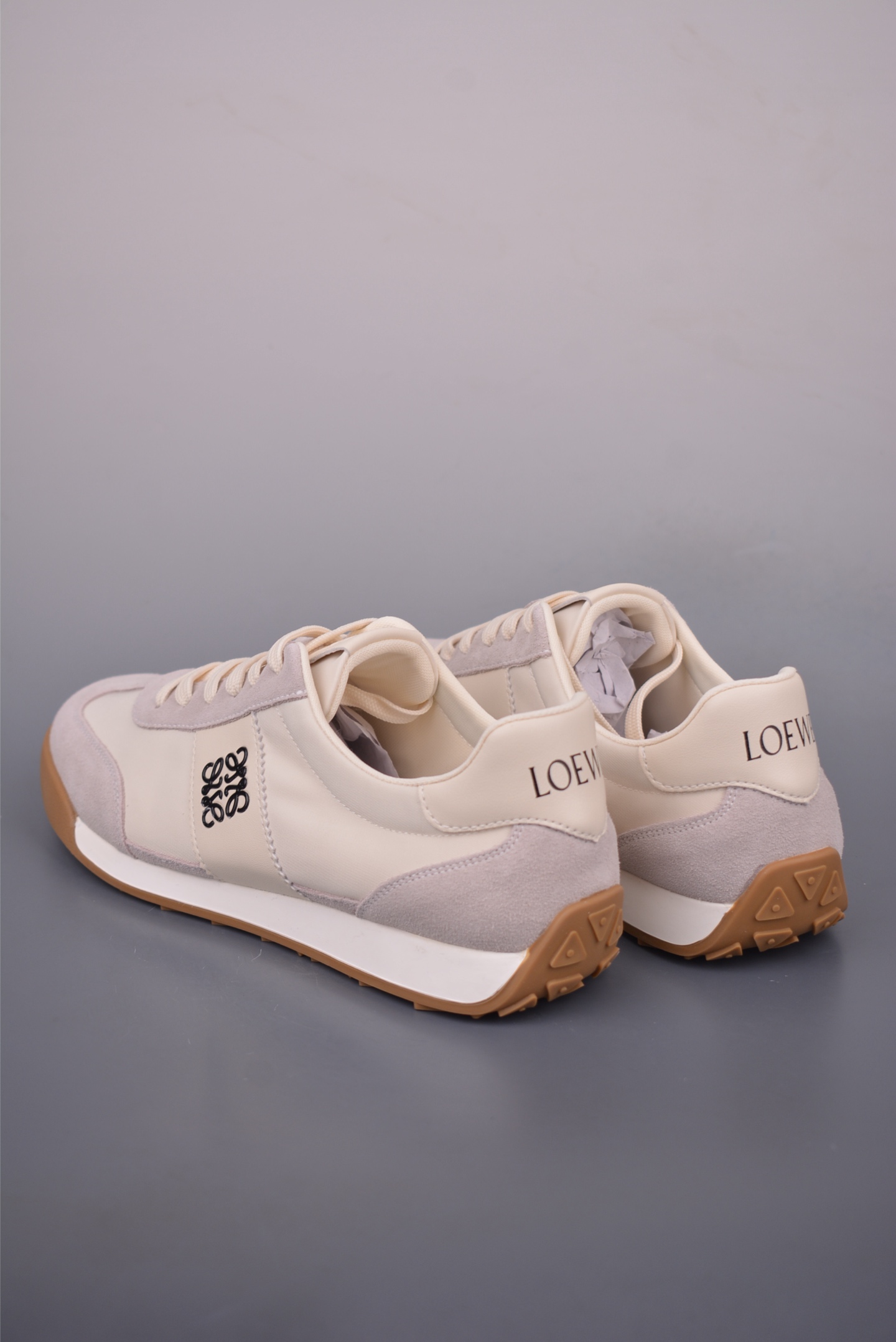 Loewe Ballet Runner Sneakers: Retro Style, Ultimate Comfort, and Lightweight Design 2 i1756681234188 3067 0 1