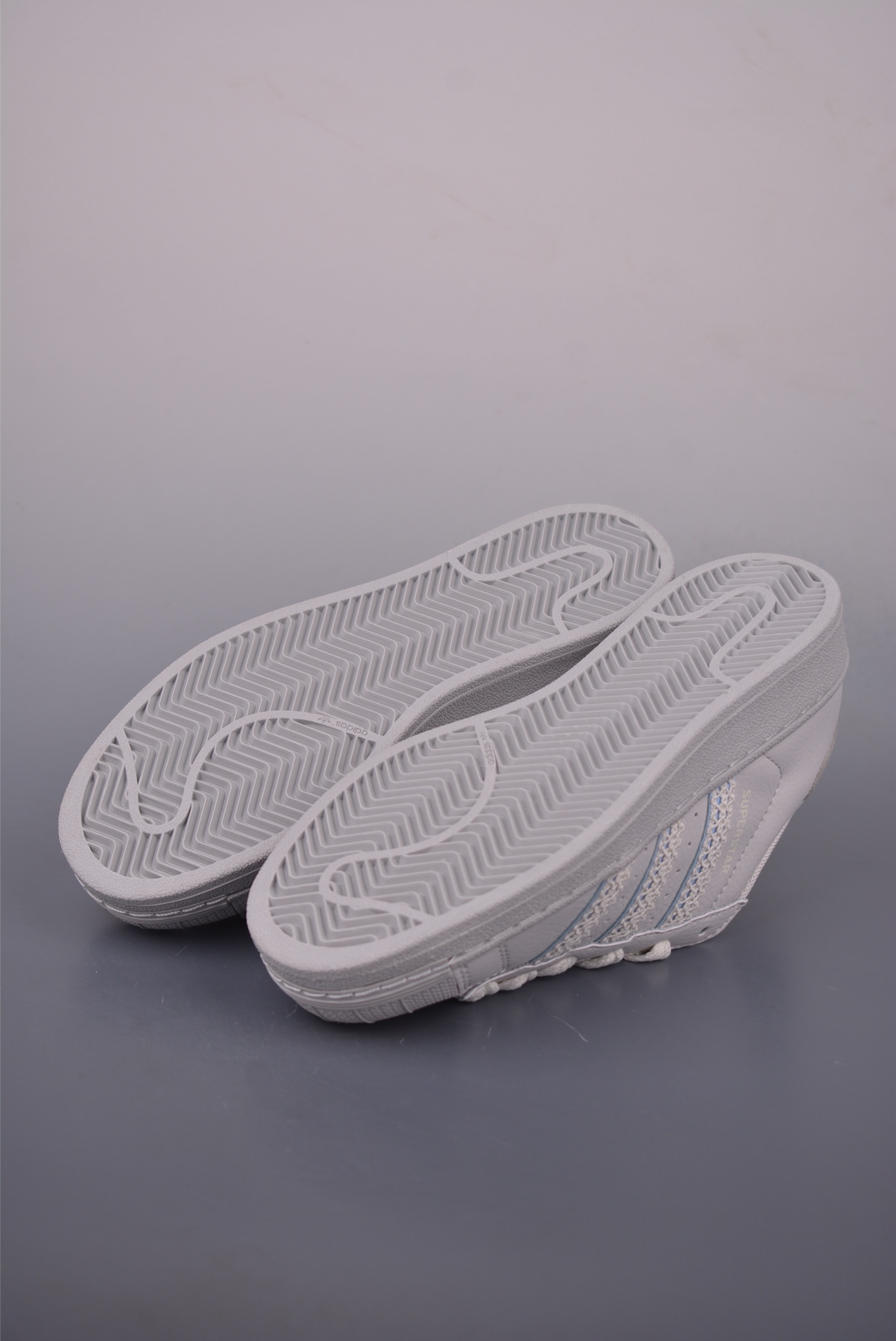 Adidas Originals Superstar 2025 - Classic White Shell Toe Sneakers 4 i1756758537381 7420 0 2