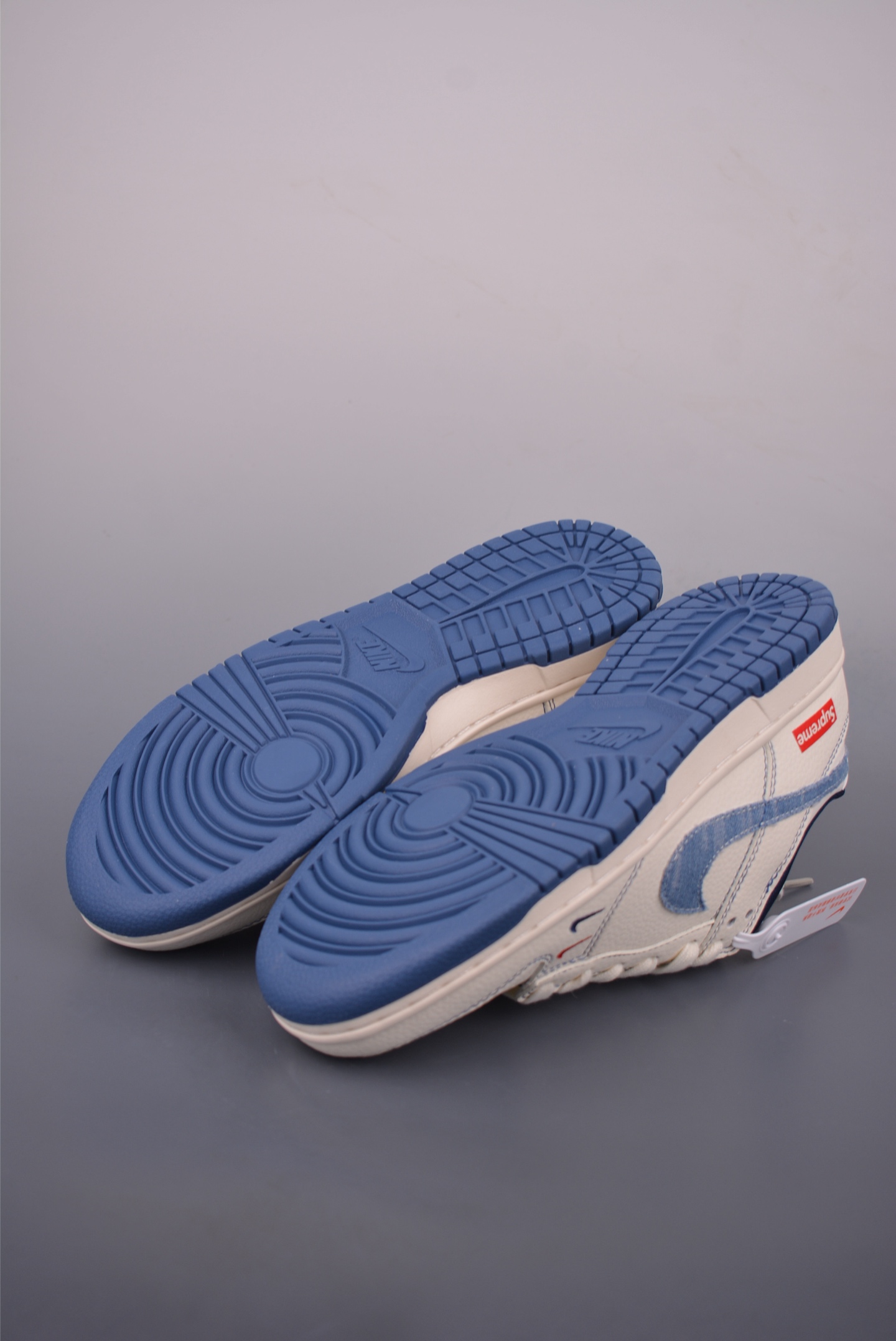 Nike SB Dunk Low Supreme Sneakers - Premium Quality, Exclusive Design 4 i1756759150010 8463 0 2