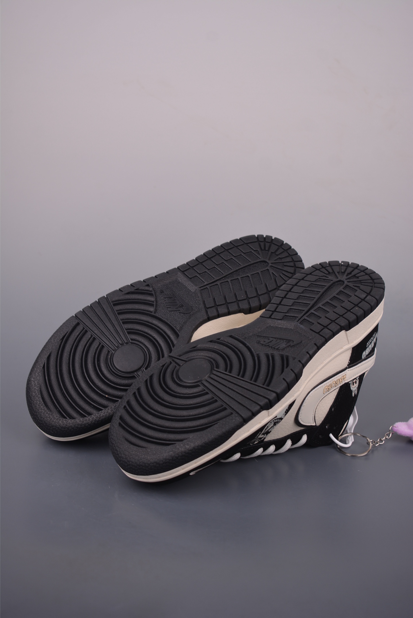 Nike SB Dunk Low Labubu: Premium Crafted Sneakers for Ultimate Style and Comfort 3 i1756759187723 311 0 2