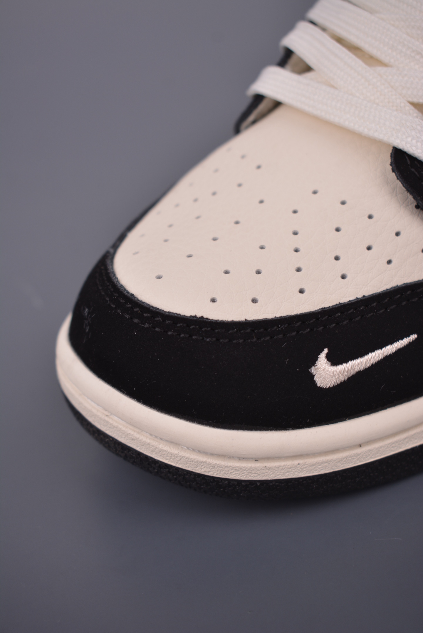 Nike SB Dunk Low Labubu: Premium Crafted Sneakers for Ultimate Style and Comfort 6 i1756759187801 5856 0 5