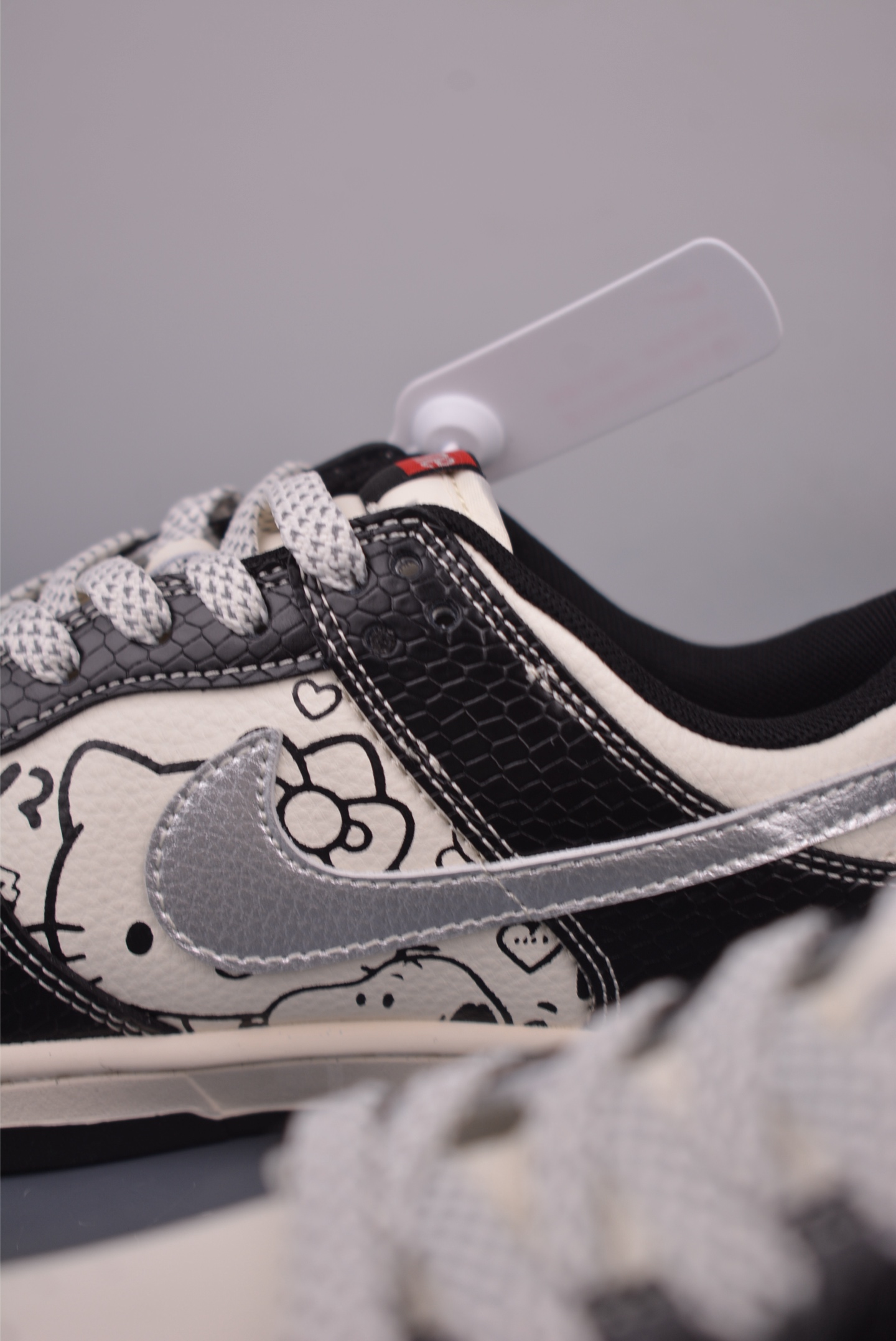 Nike SB Dunk Low Supreme Original Leather Sneakers - Limited Edition 8 i1756759235561 1366 0 7