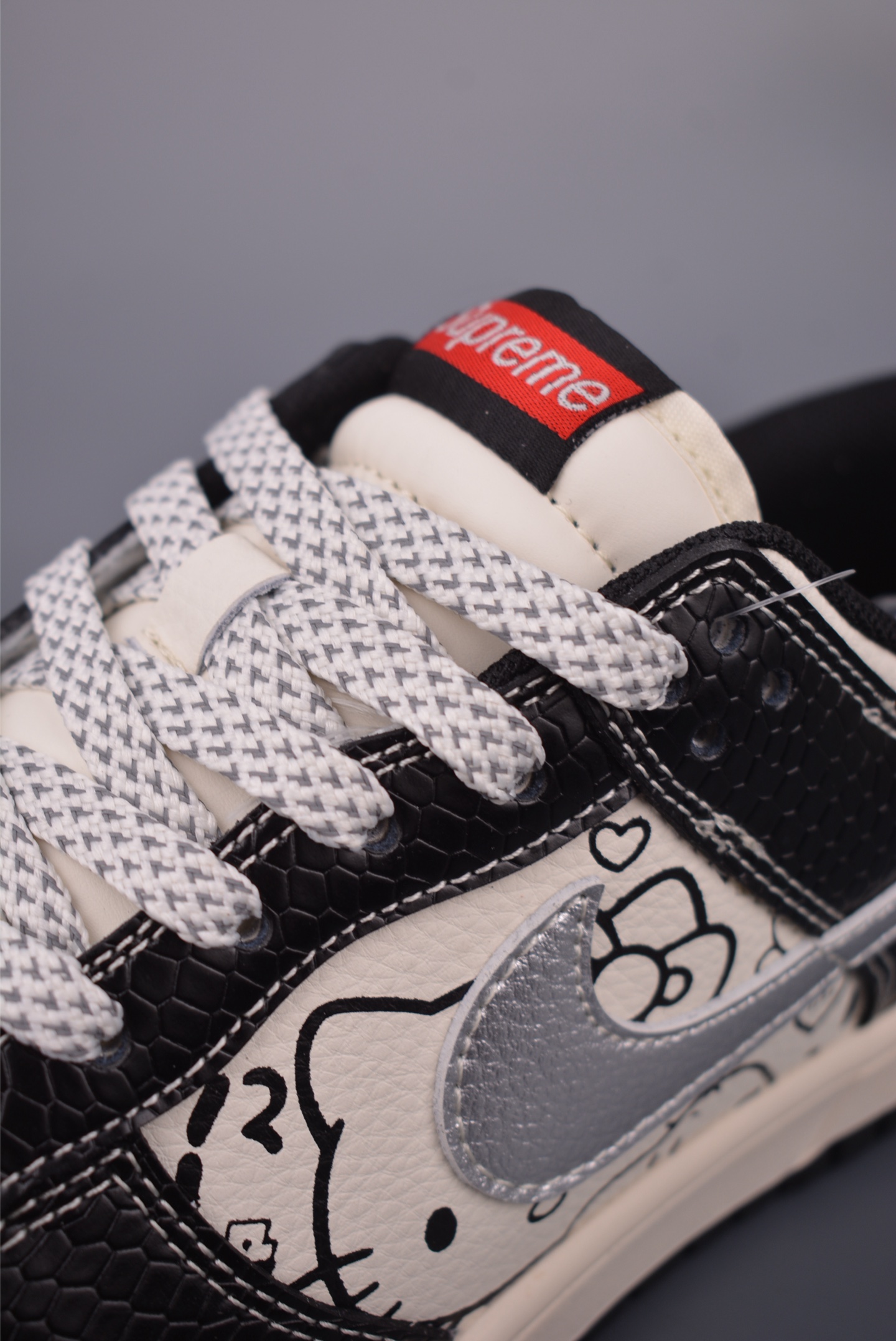 Nike SB Dunk Low Supreme Original Leather Sneakers - Limited Edition 7 i1756759237646 2789 0 6