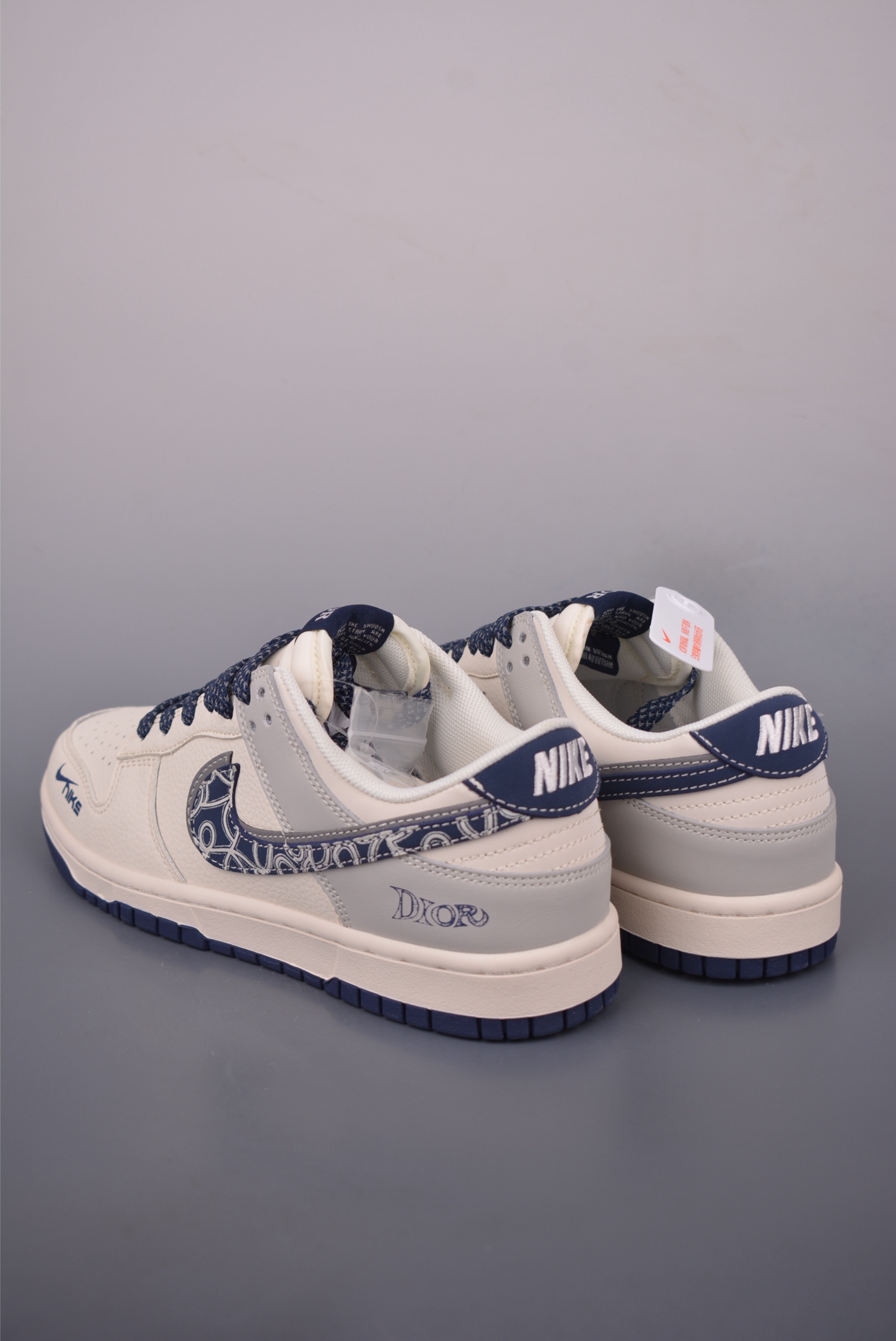 Nike SB Dunk Low Dior Collaboration Sneakers - Premium Quality & Style 2 i1756759272988 9244 0 1