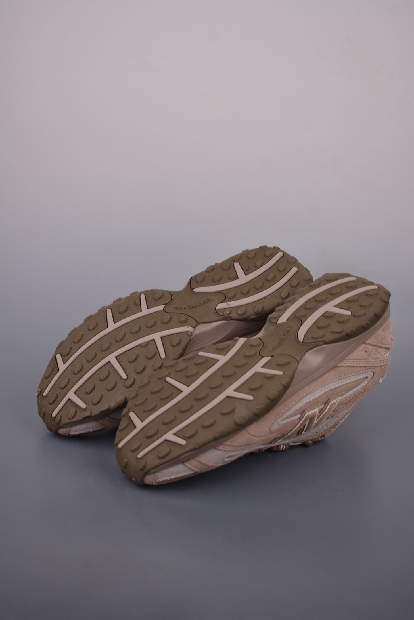 New Balance 204 Retro Casual Running Shoes - Stylish and Comfortable 4 i1756853239595 9056 0 2