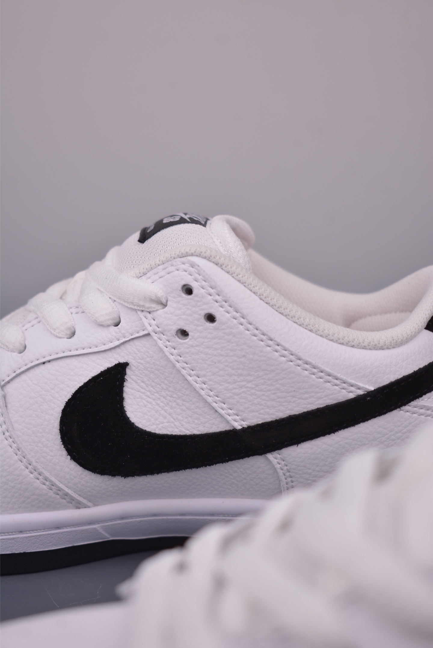 Nike SB Dunk Low White Black Skateboarding Shoes HF3704-100 for Men and Women 8 i1756903415867 9035 0 7